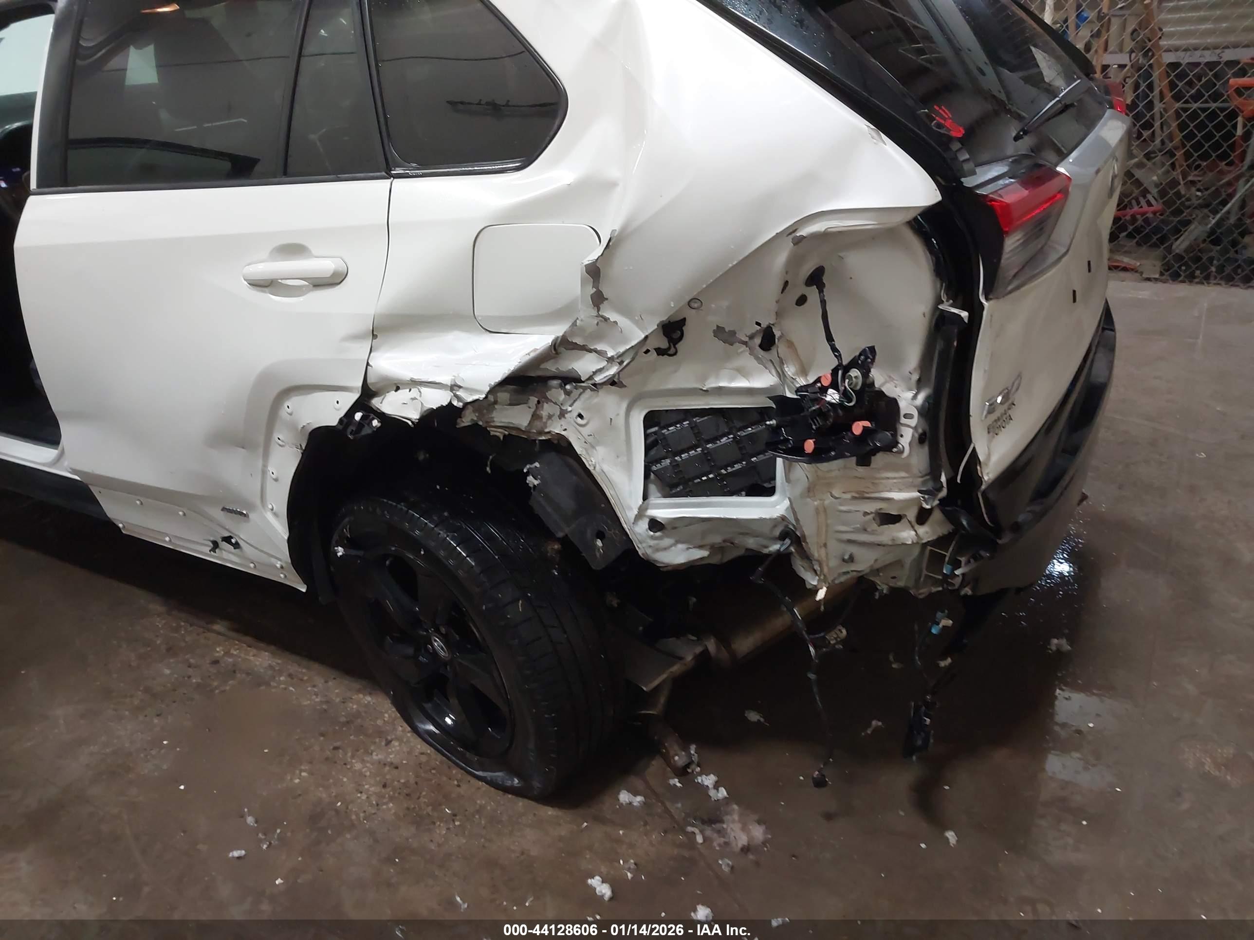 TOYOTA RAV4 image 6