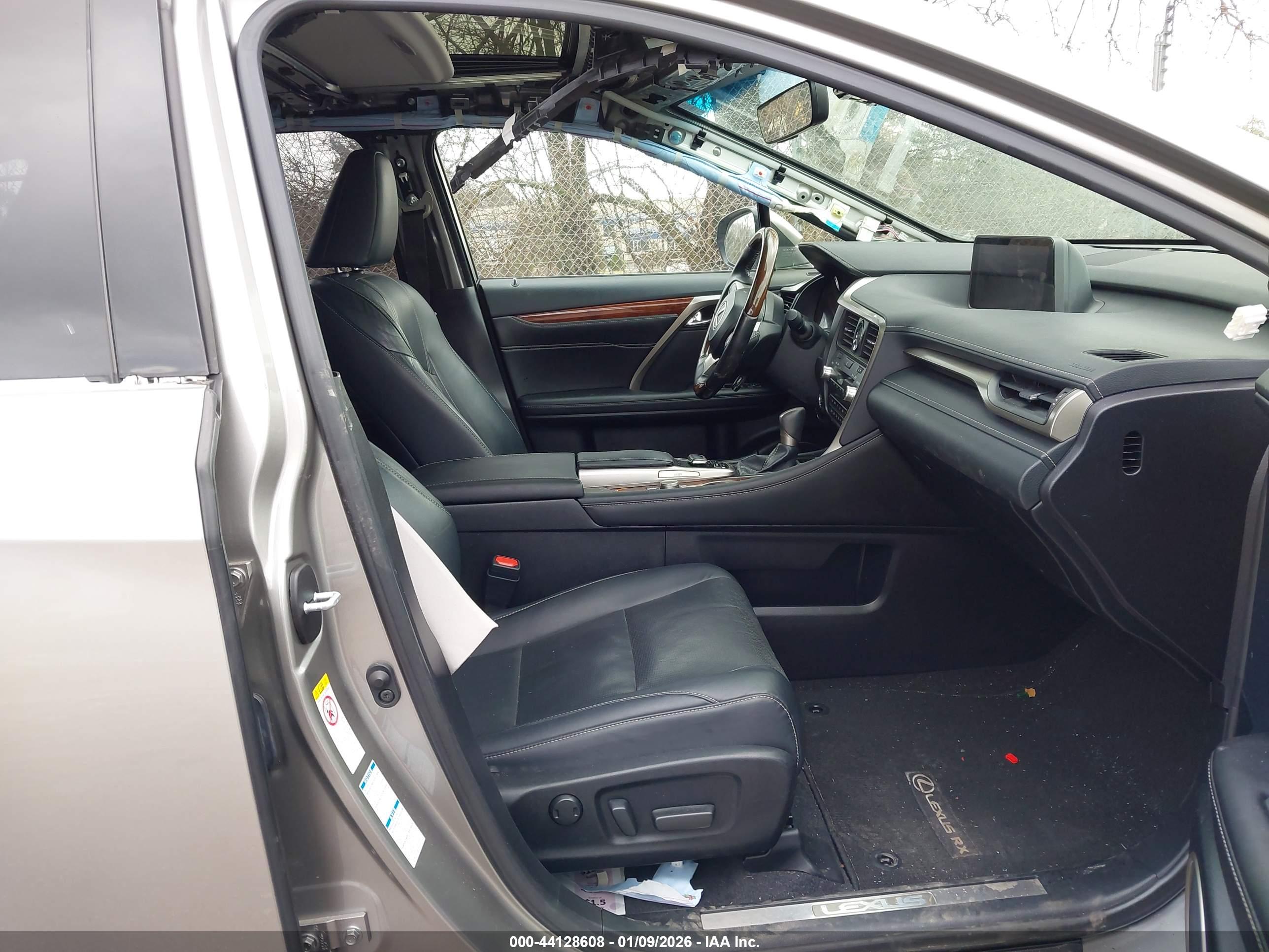 LEXUS RX image 5
