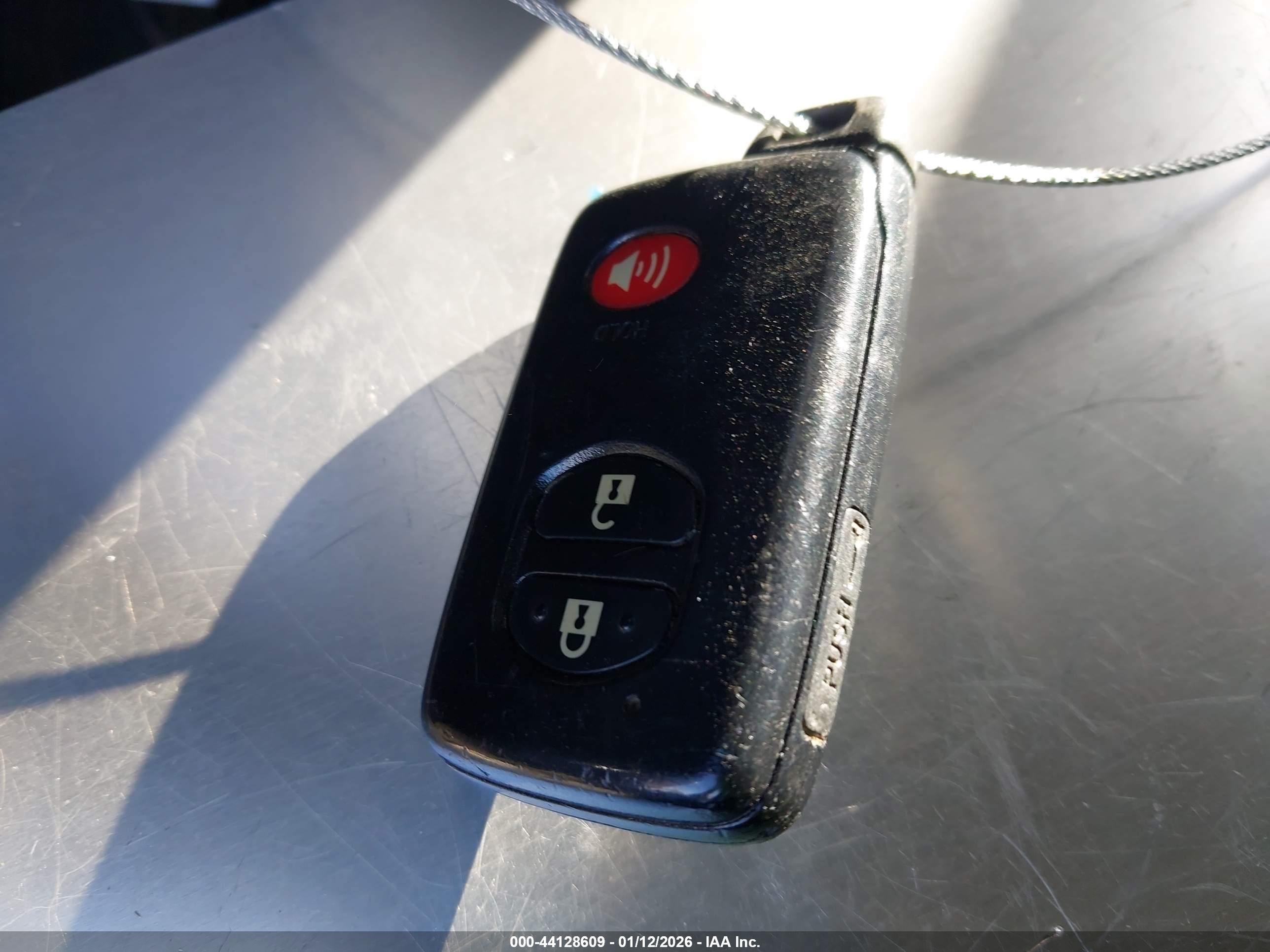 TOYOTA PRIUS image 11