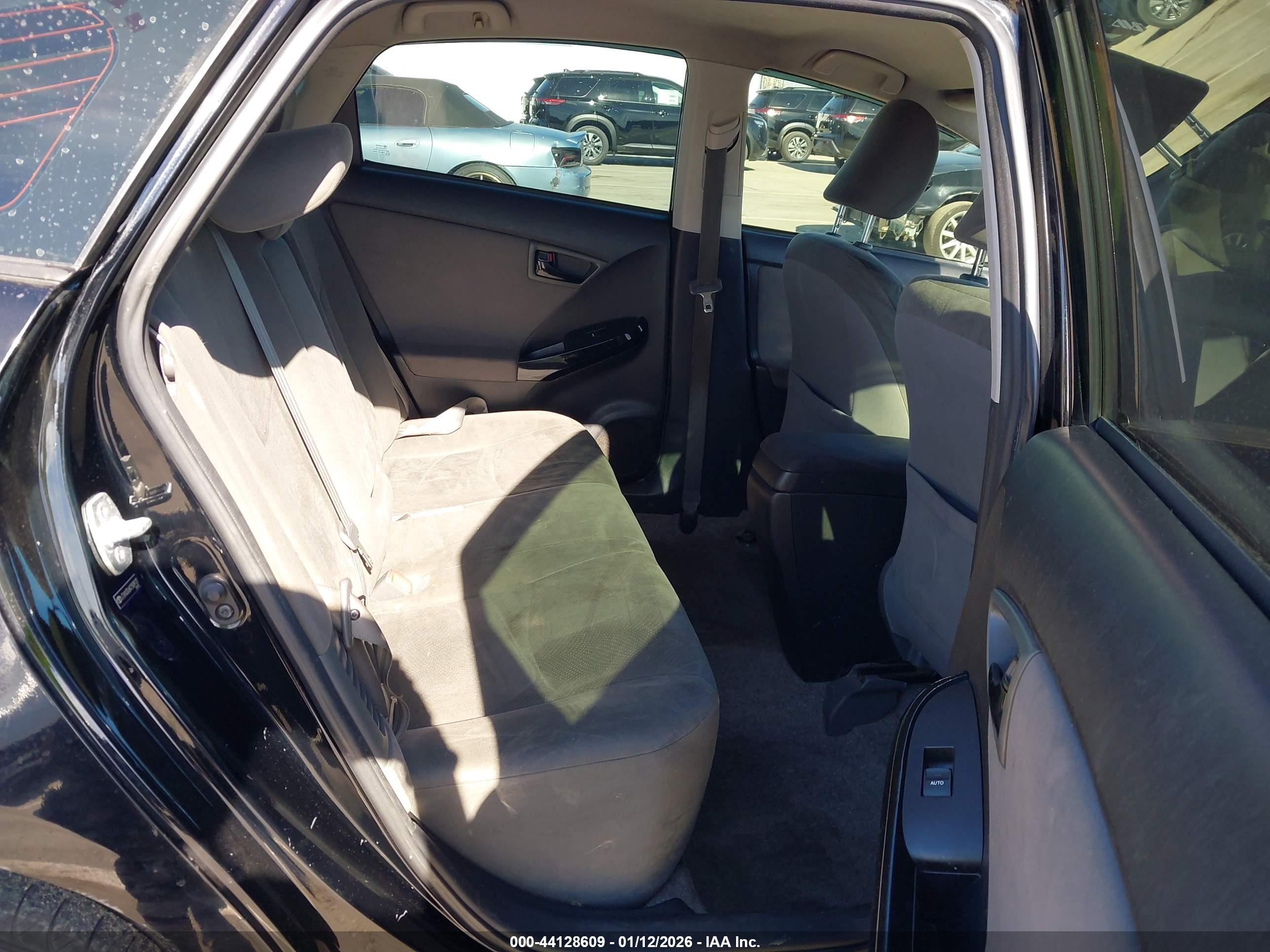 TOYOTA PRIUS image 8