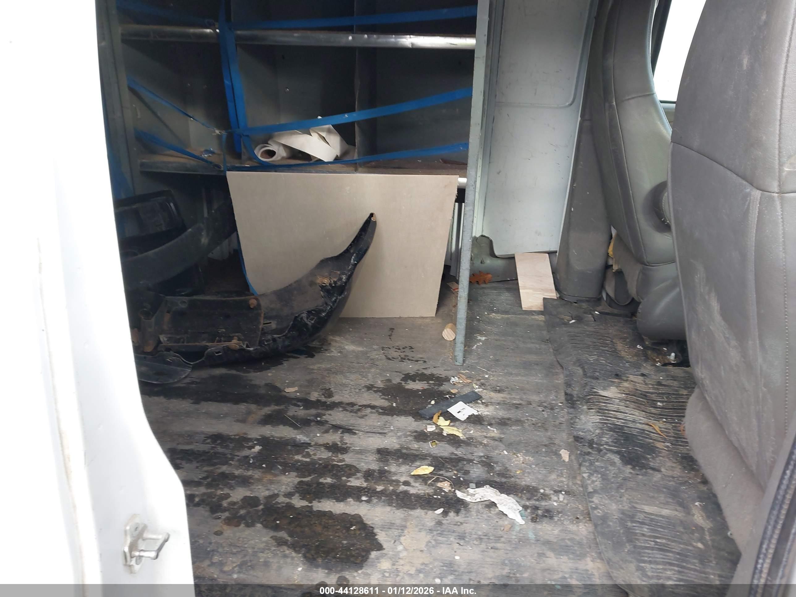 CHEVROLET EXPRESS image 8