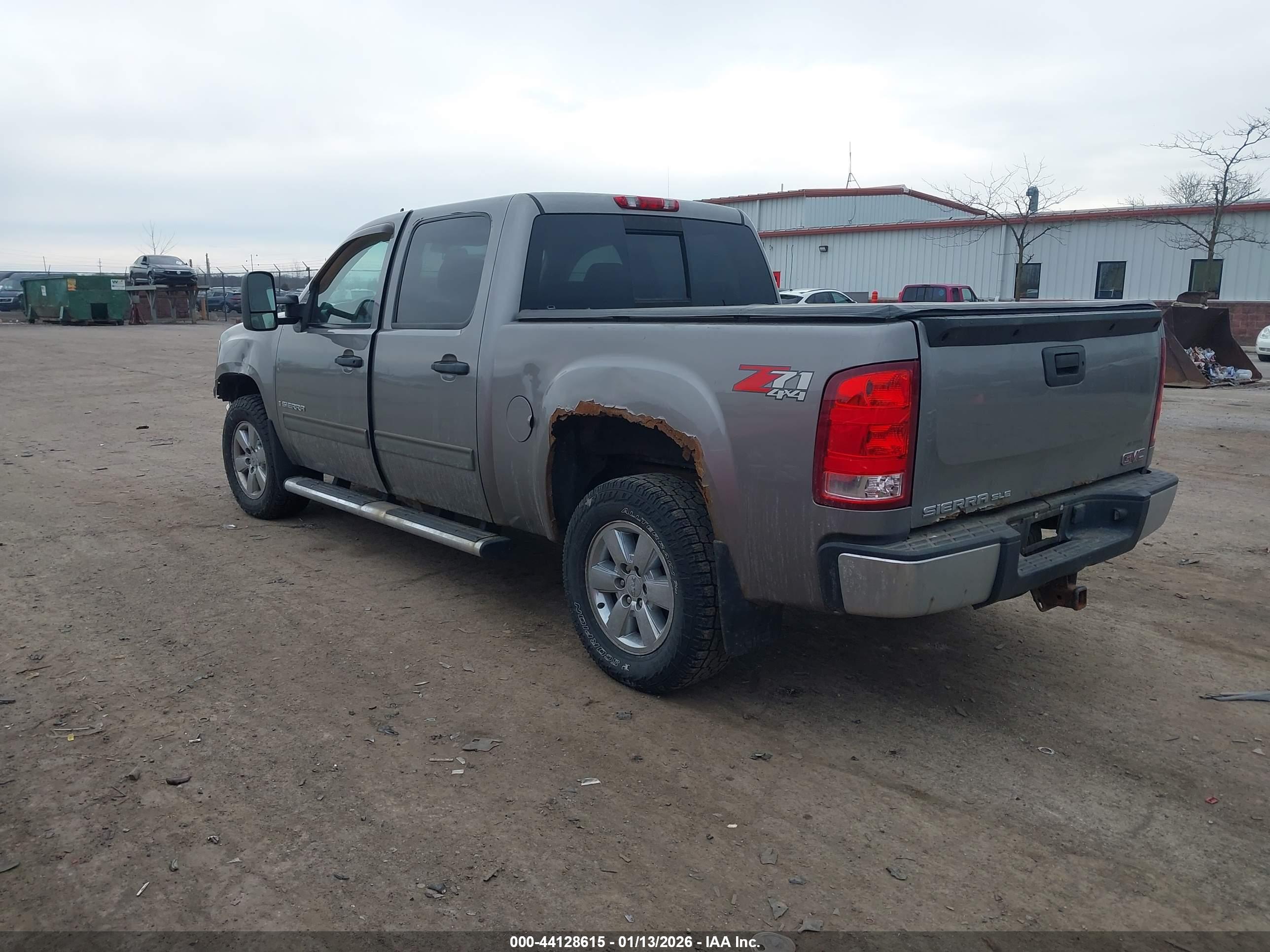 GMC SIERRA image 3