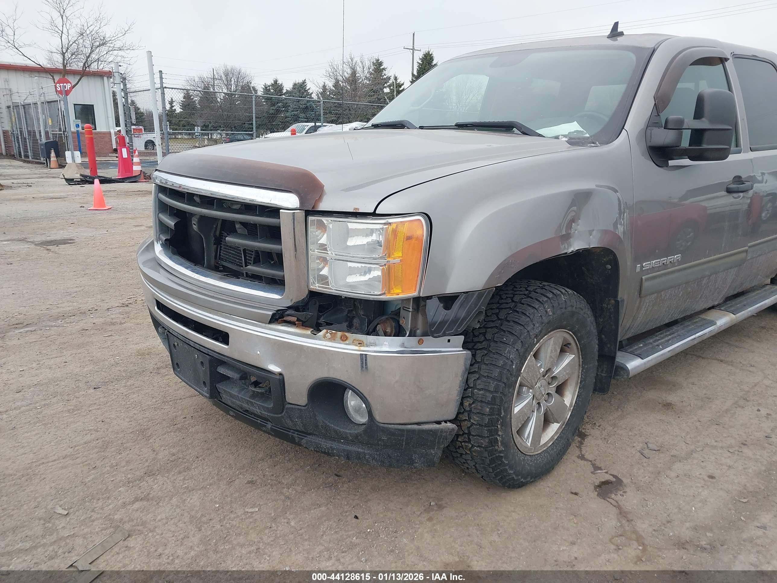 GMC SIERRA image 6