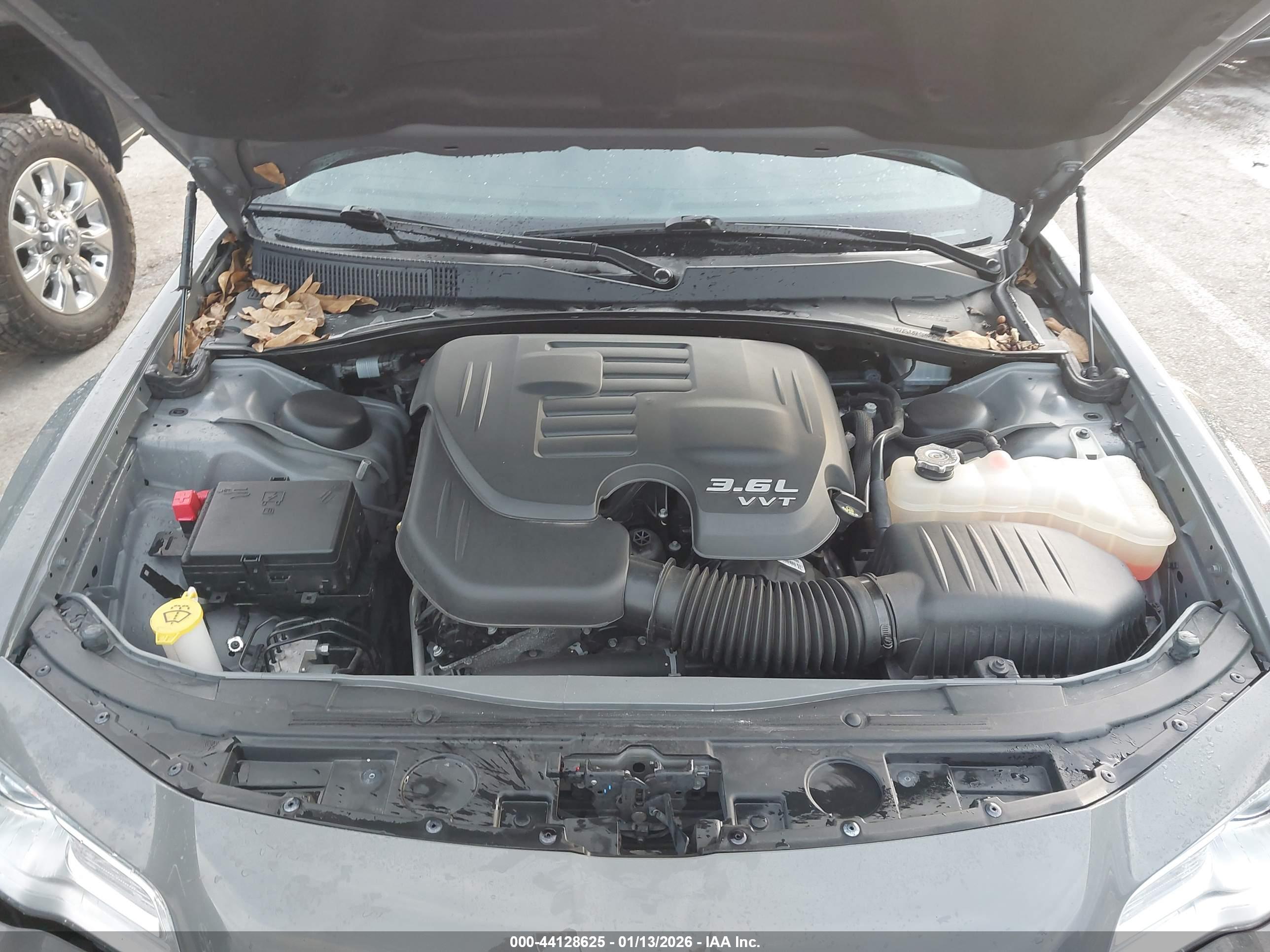 CHRYSLER 300 image 10