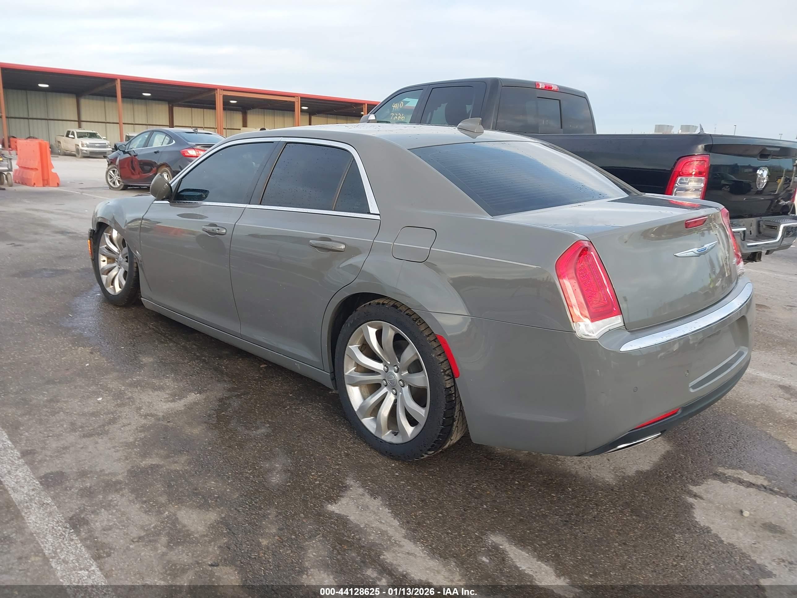 CHRYSLER 300 image 3