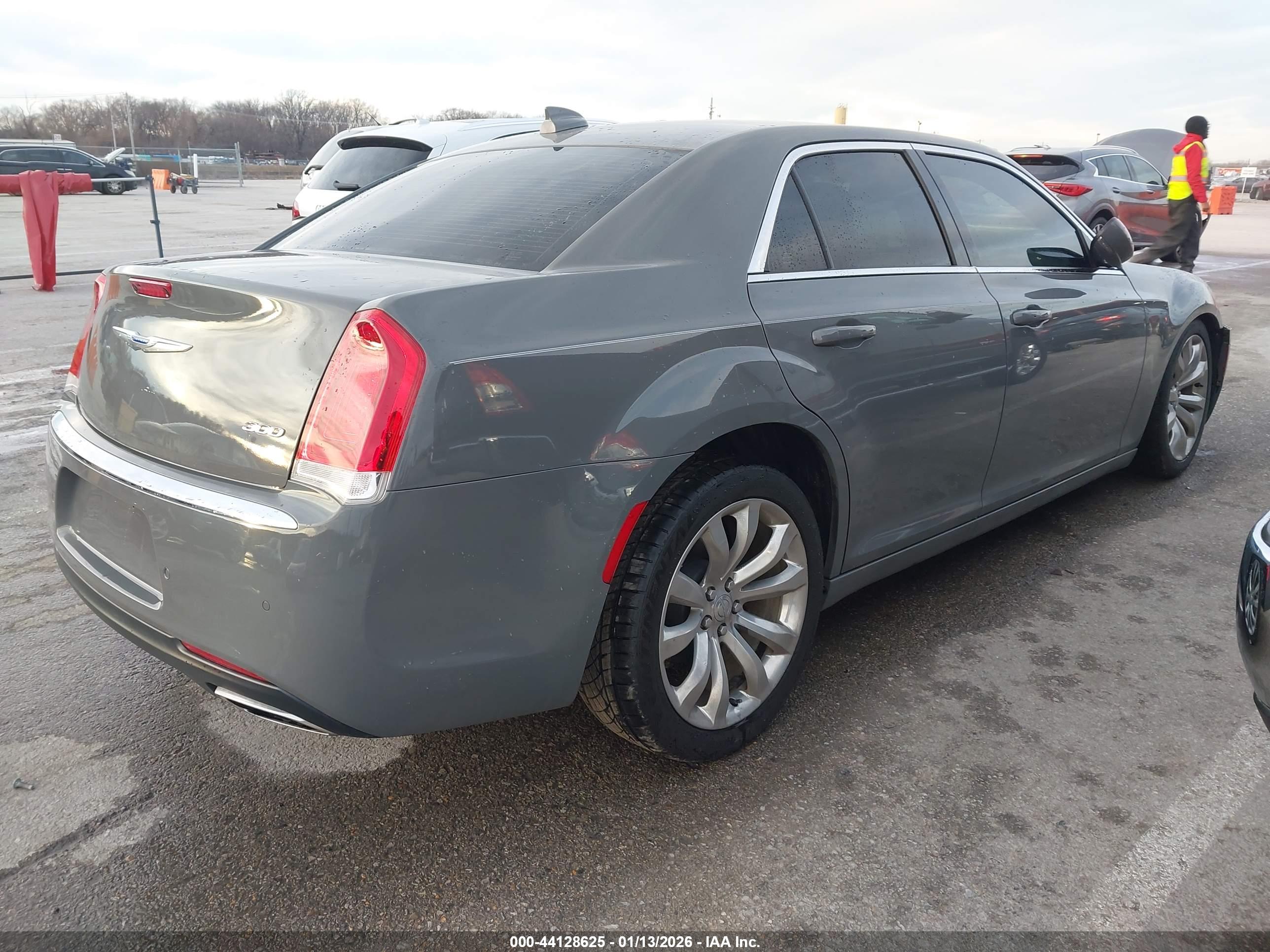 CHRYSLER 300 image 4