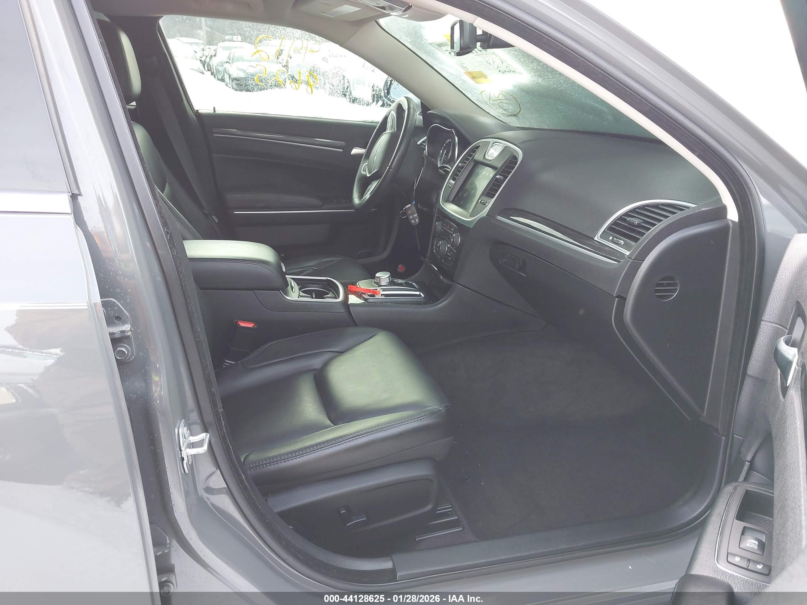 CHRYSLER 300 image 5