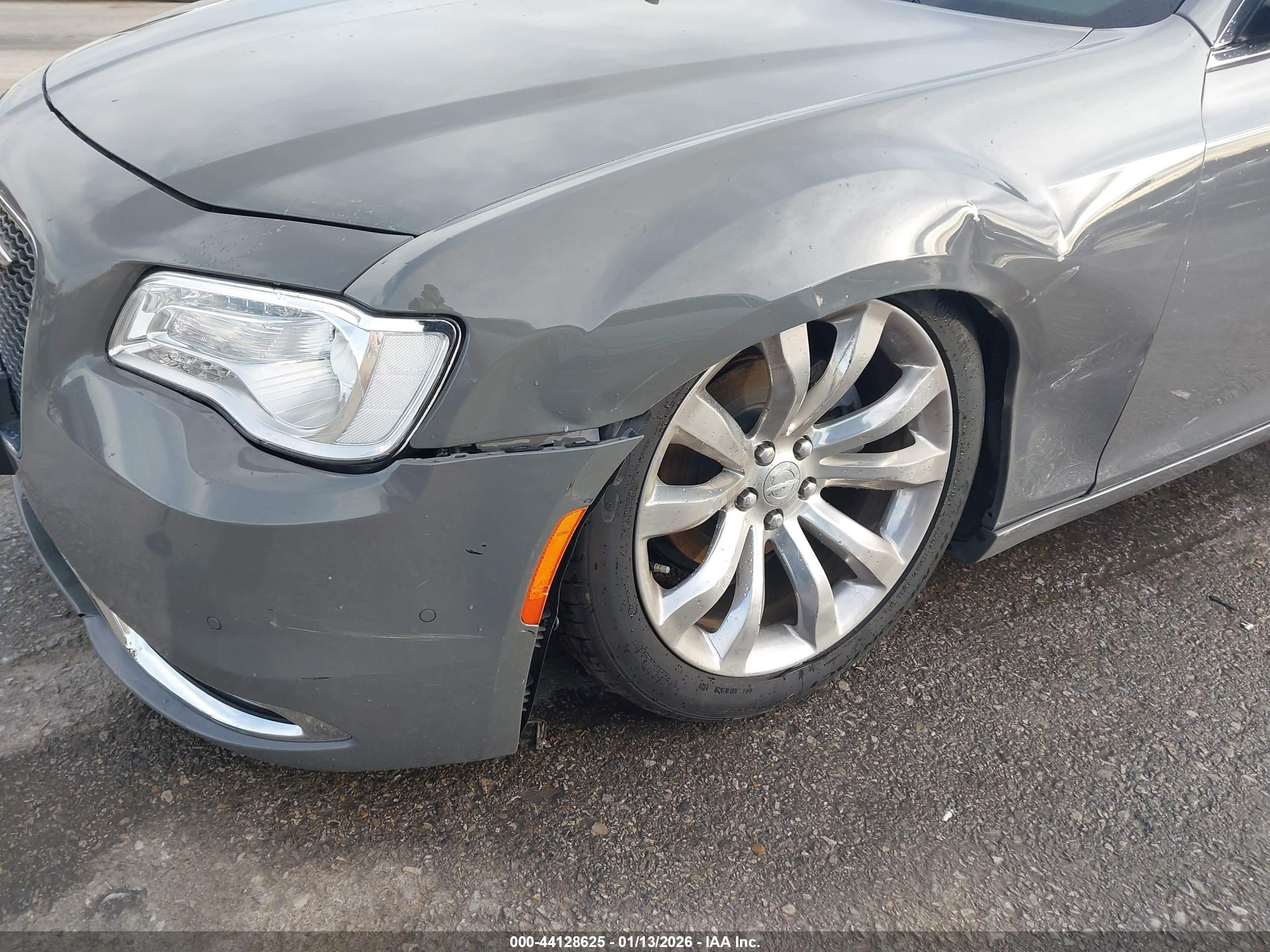 CHRYSLER 300 image 6