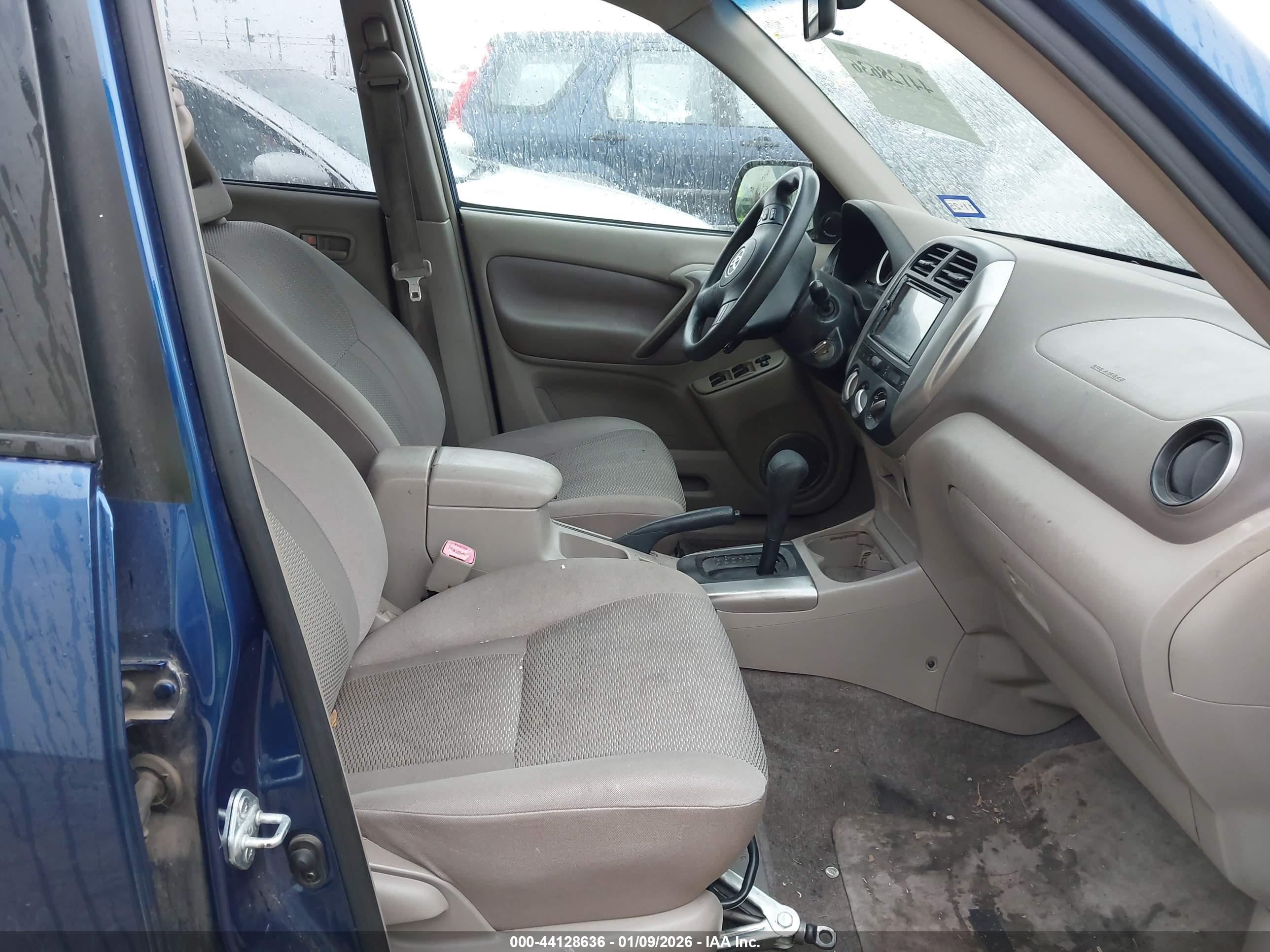 TOYOTA RAV4 image 5