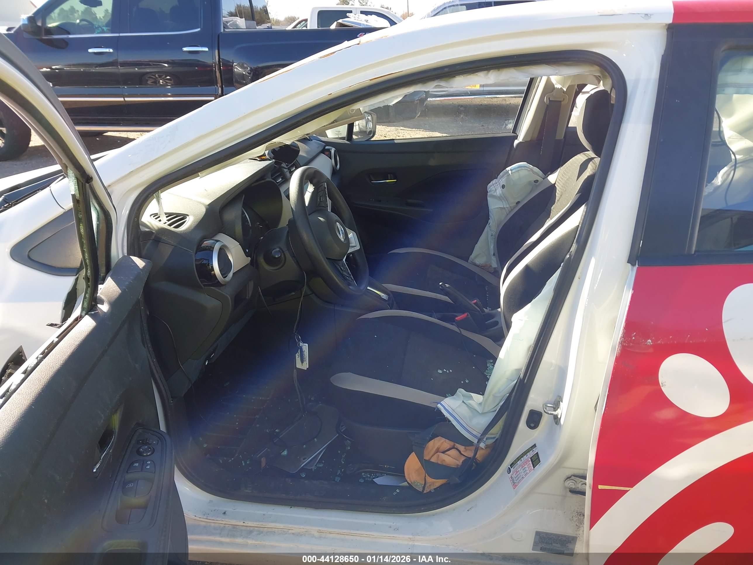 NISSAN VERSA image 5