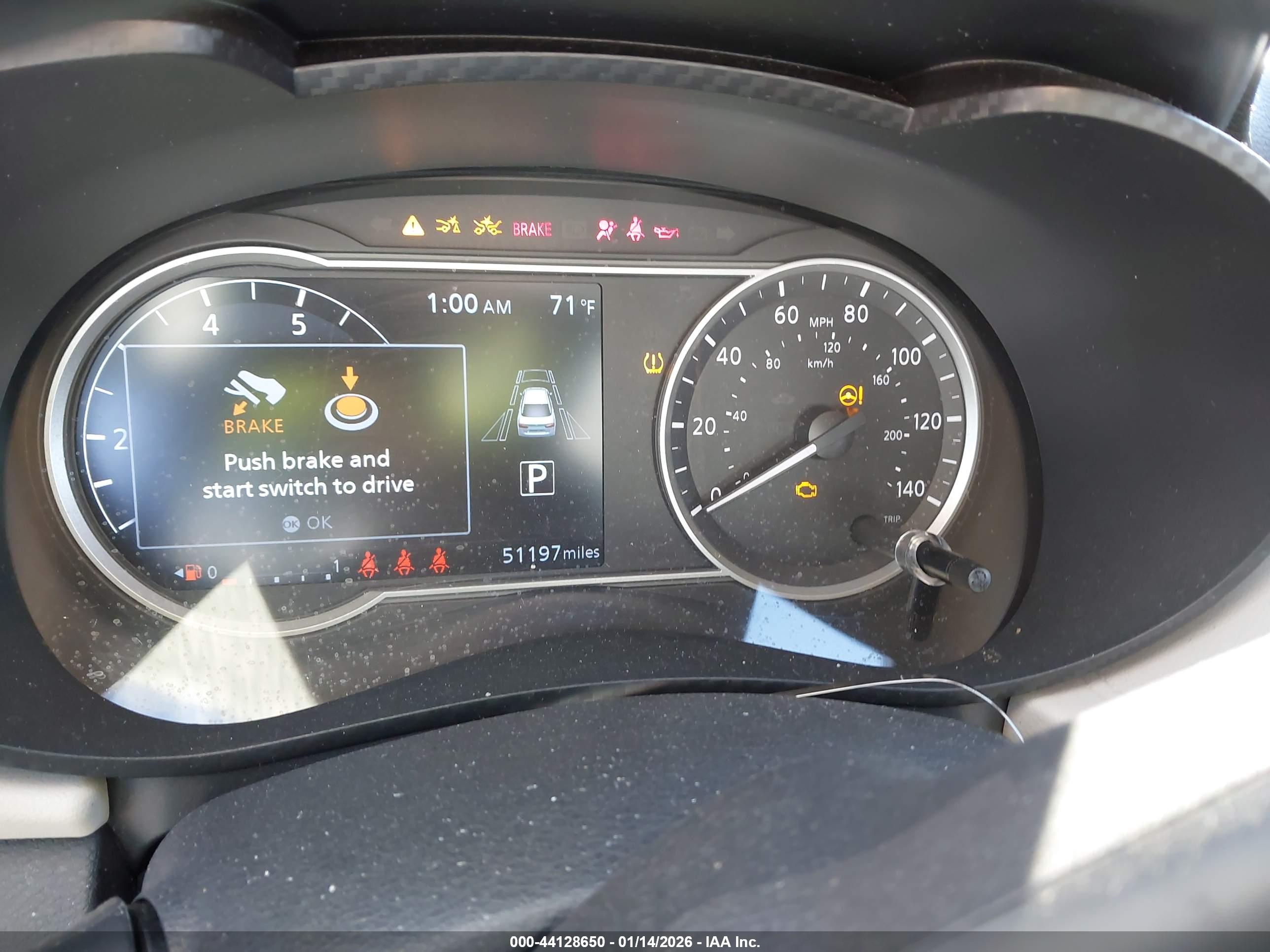 NISSAN VERSA image 7