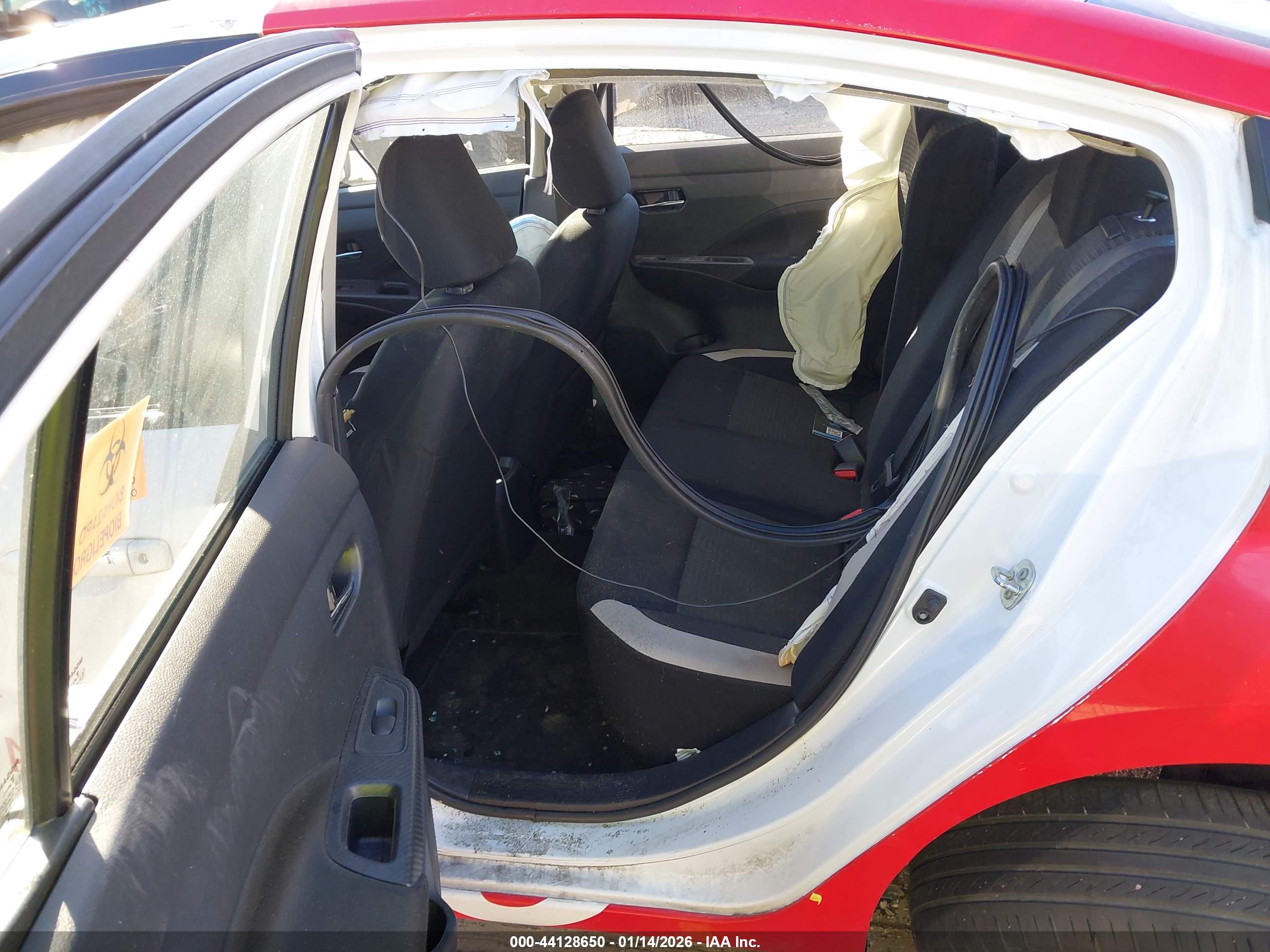 NISSAN VERSA image 8