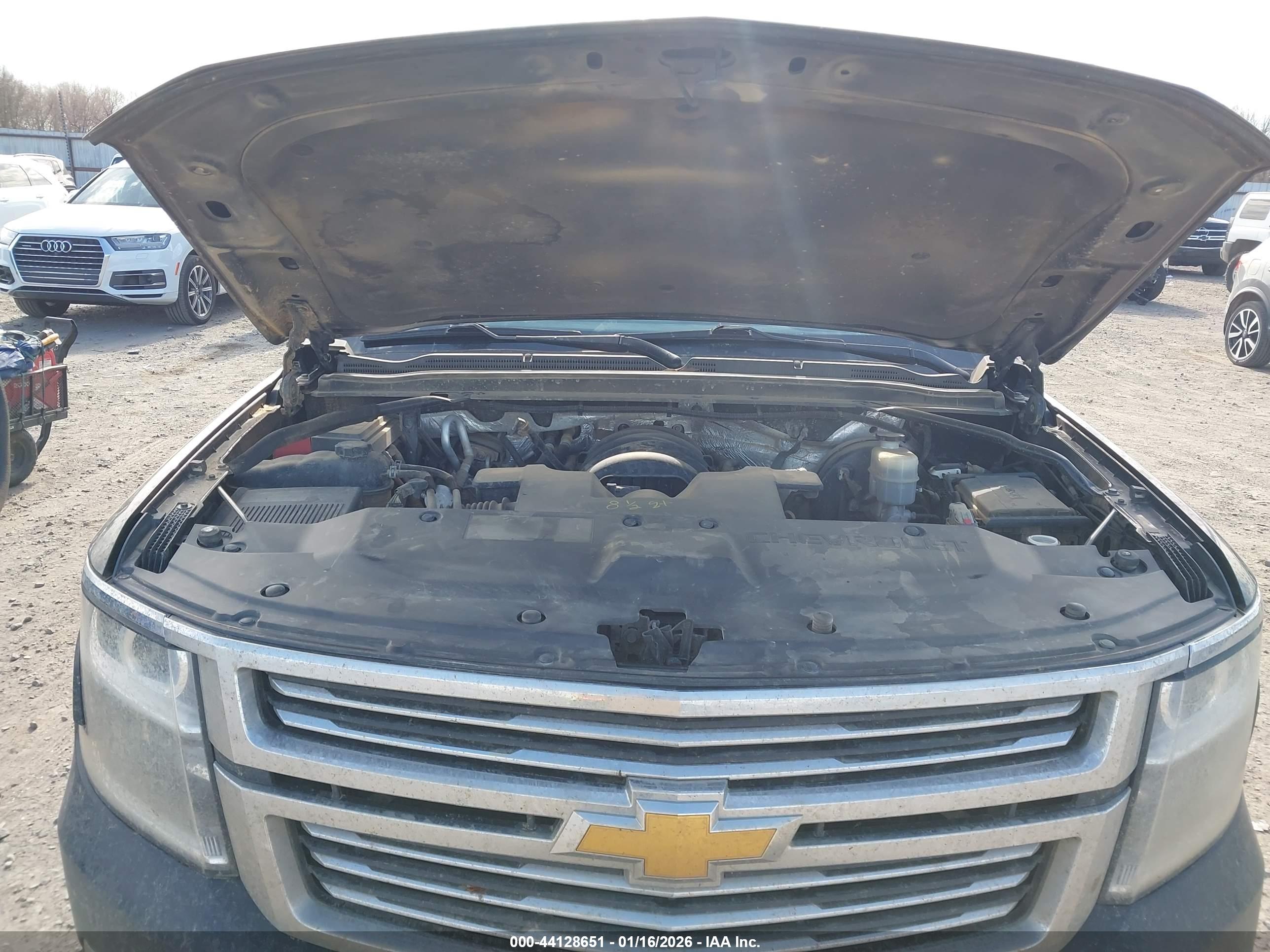 CHEVROLET SUBURBAN image 10