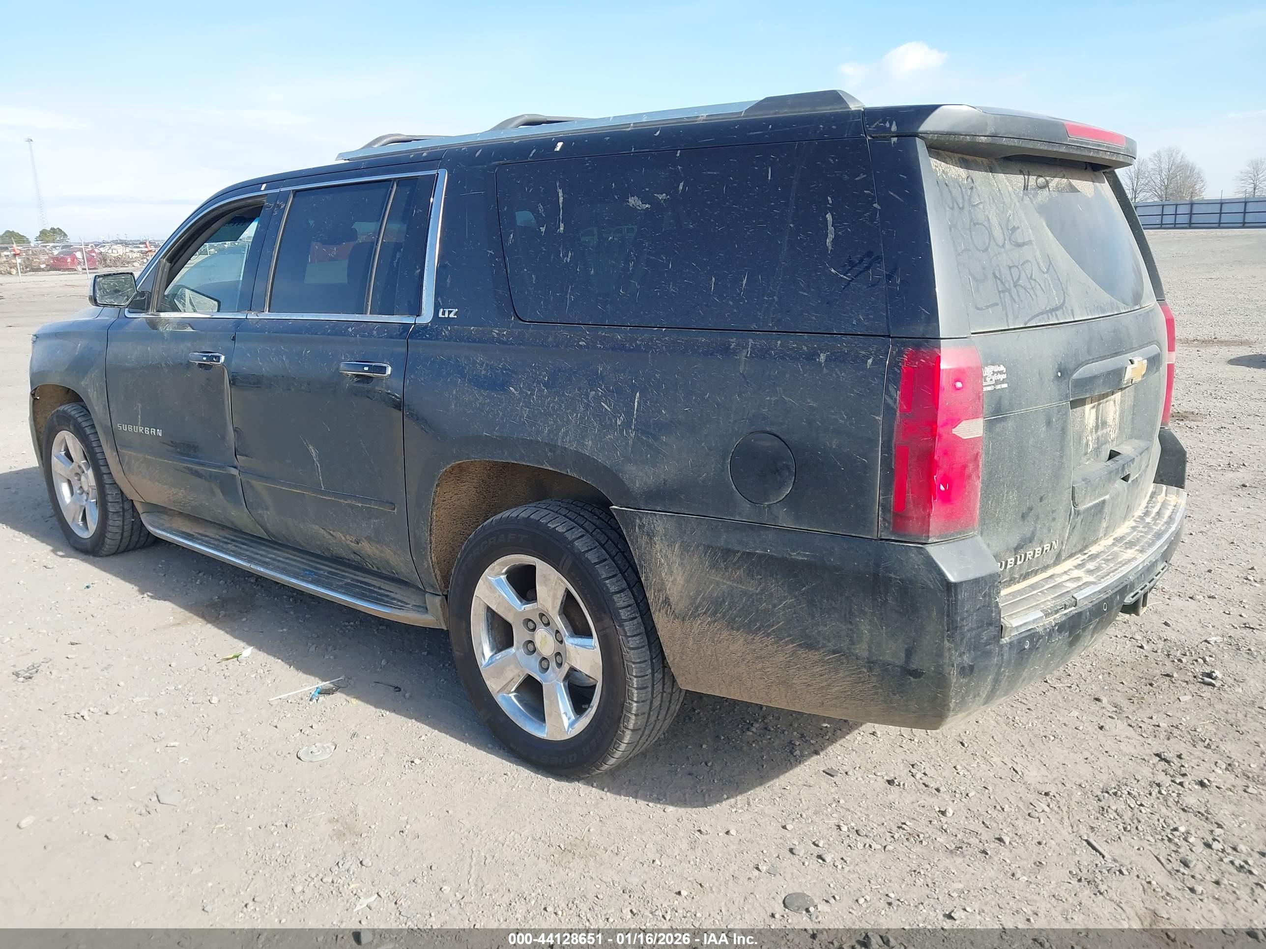 CHEVROLET SUBURBAN image 3