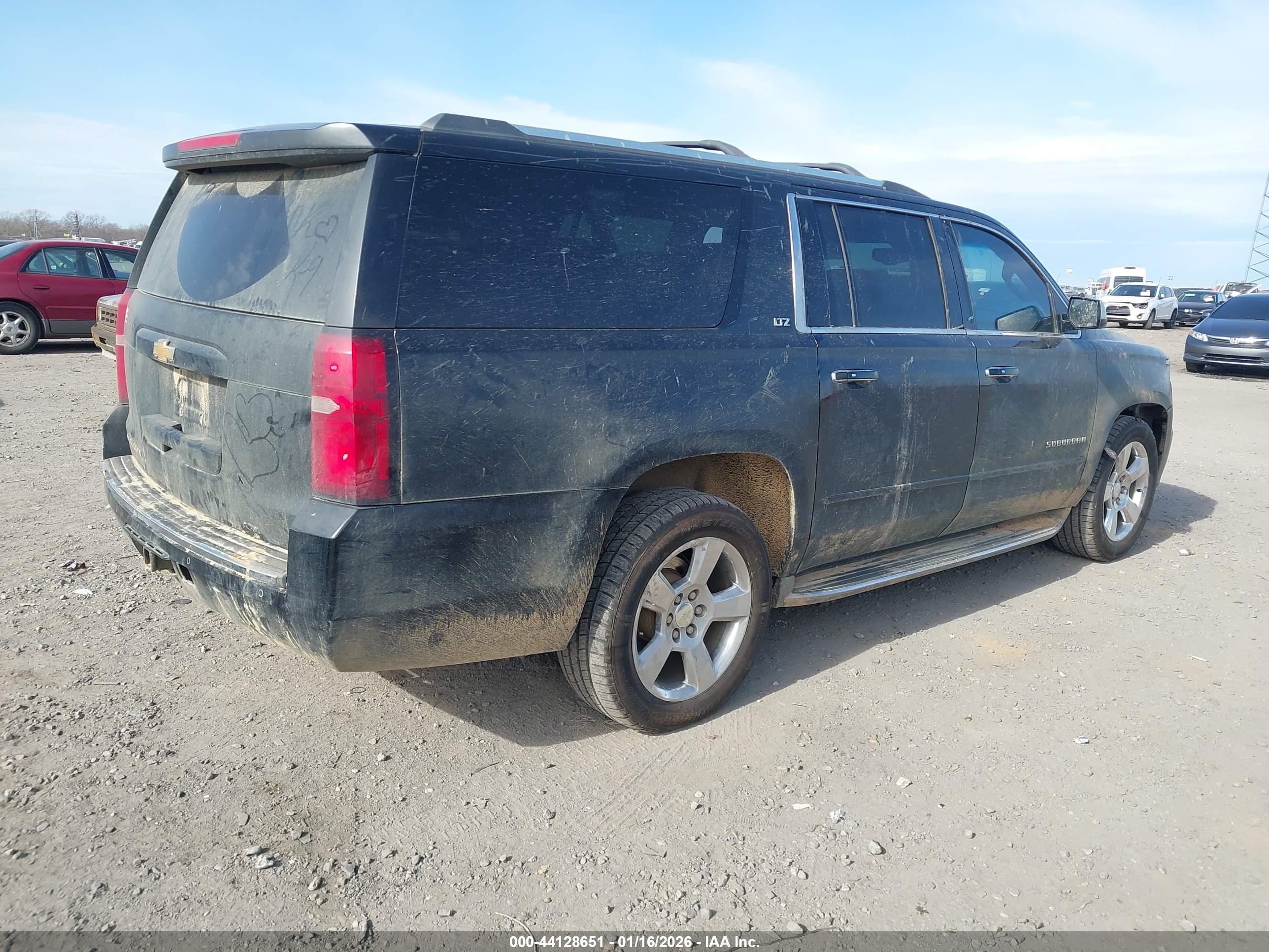 CHEVROLET SUBURBAN image 4