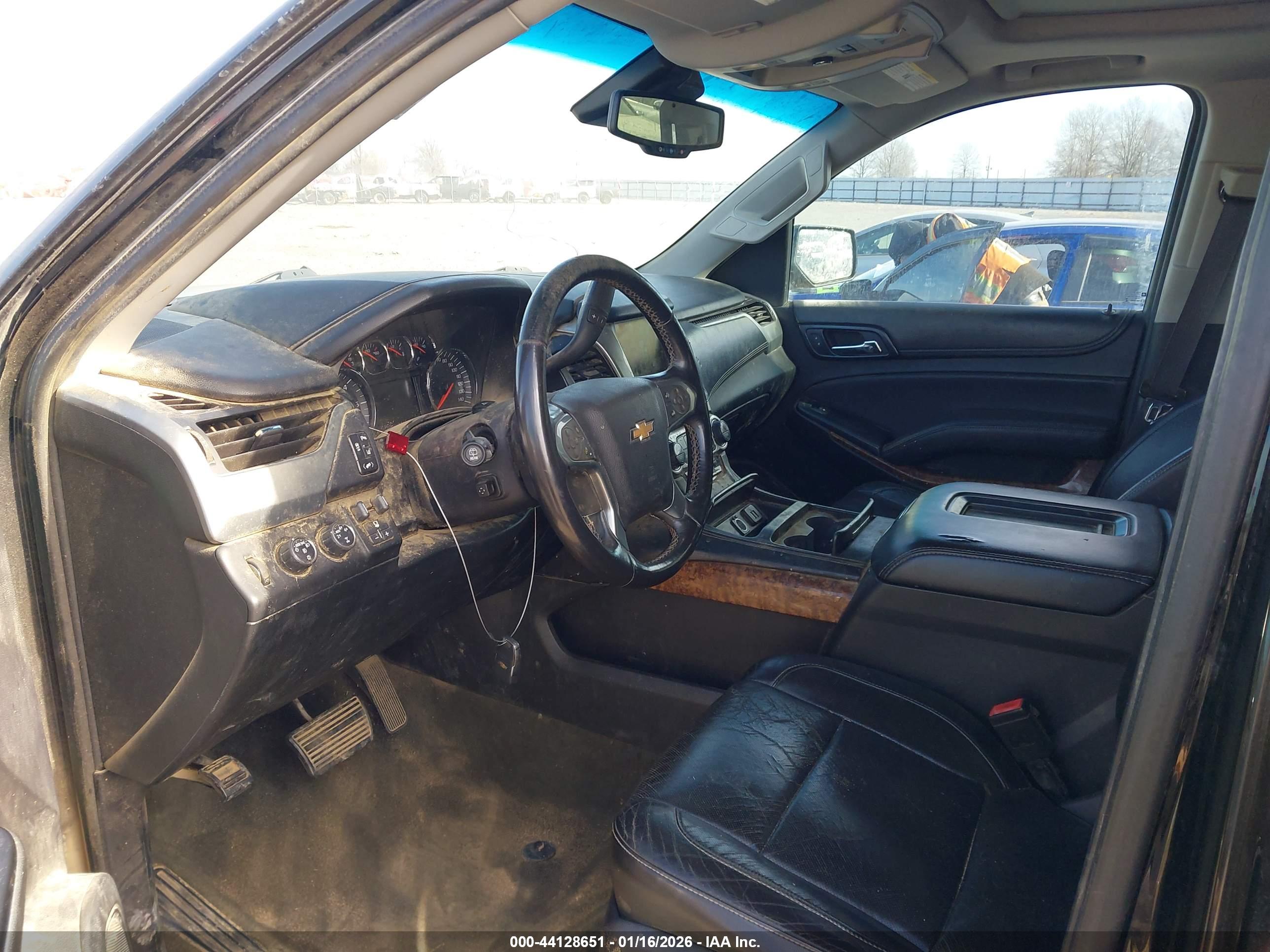 CHEVROLET SUBURBAN image 5
