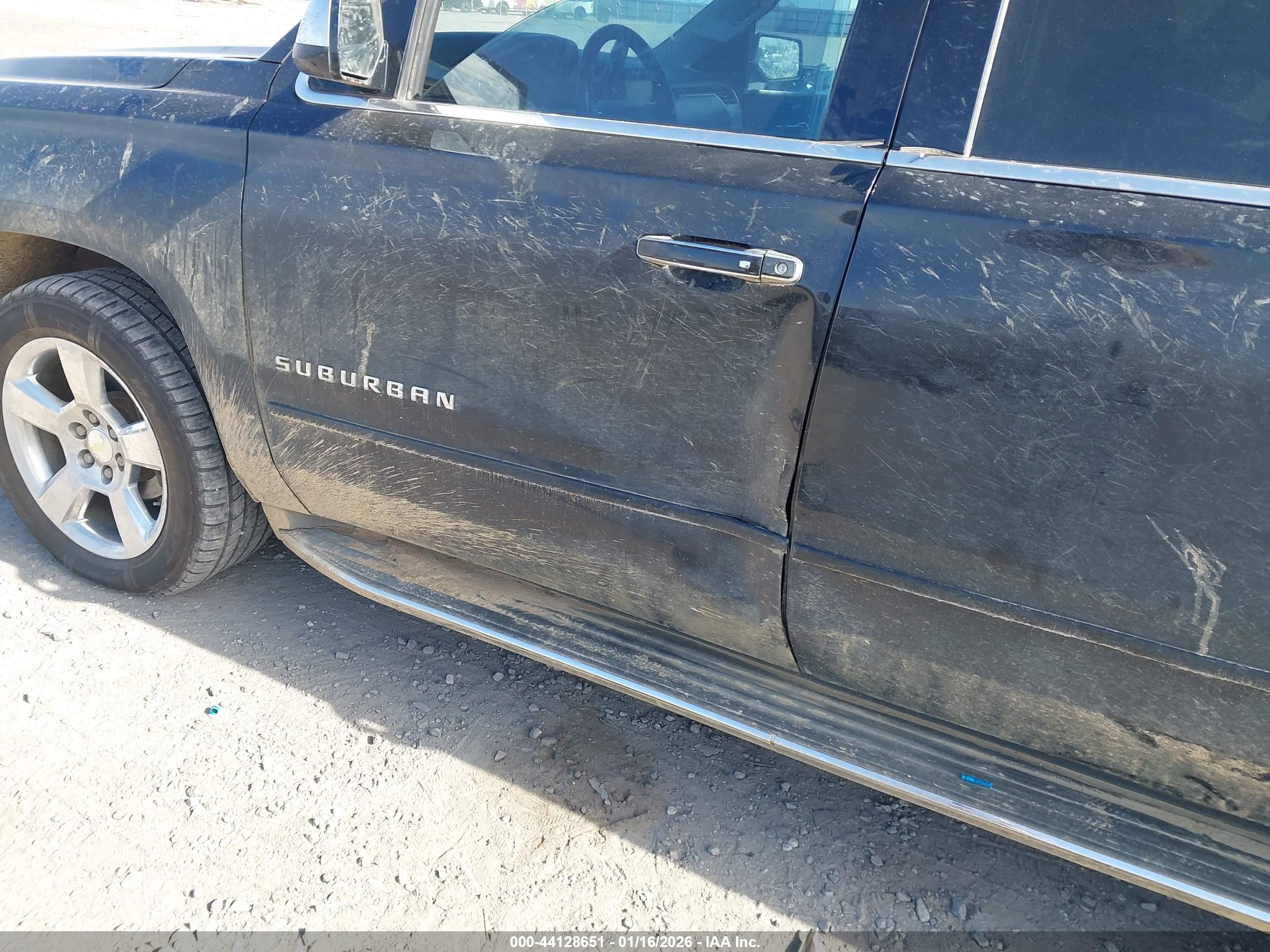 CHEVROLET SUBURBAN image 6