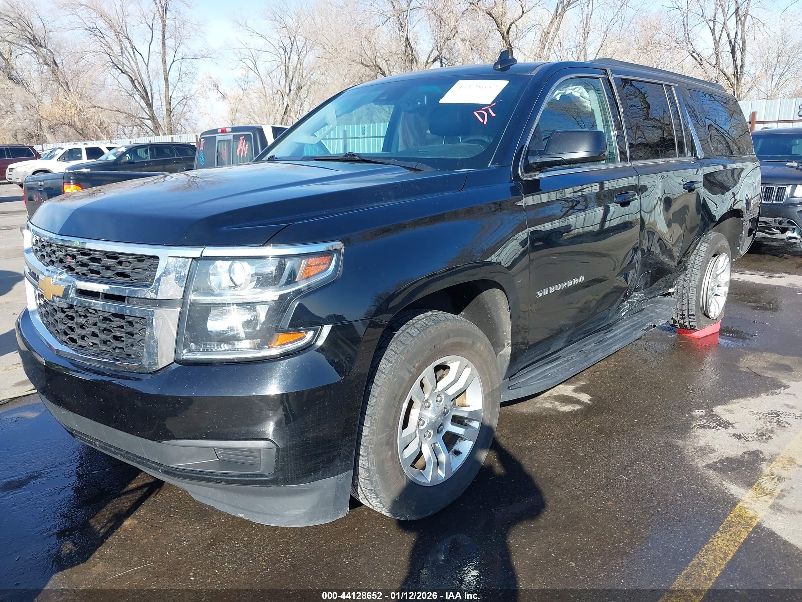 CHEVROLET SUBURBAN image 2