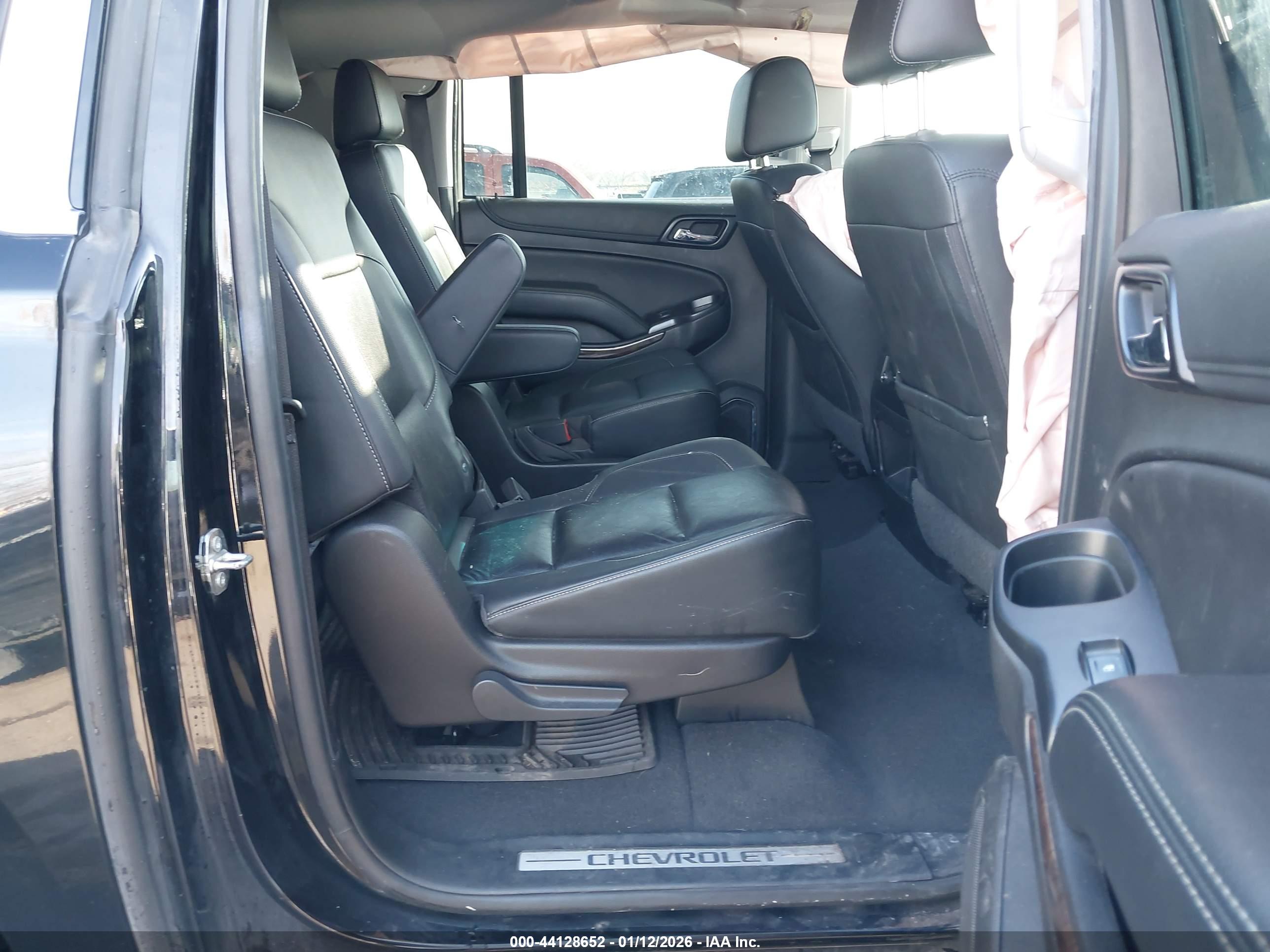CHEVROLET SUBURBAN image 8