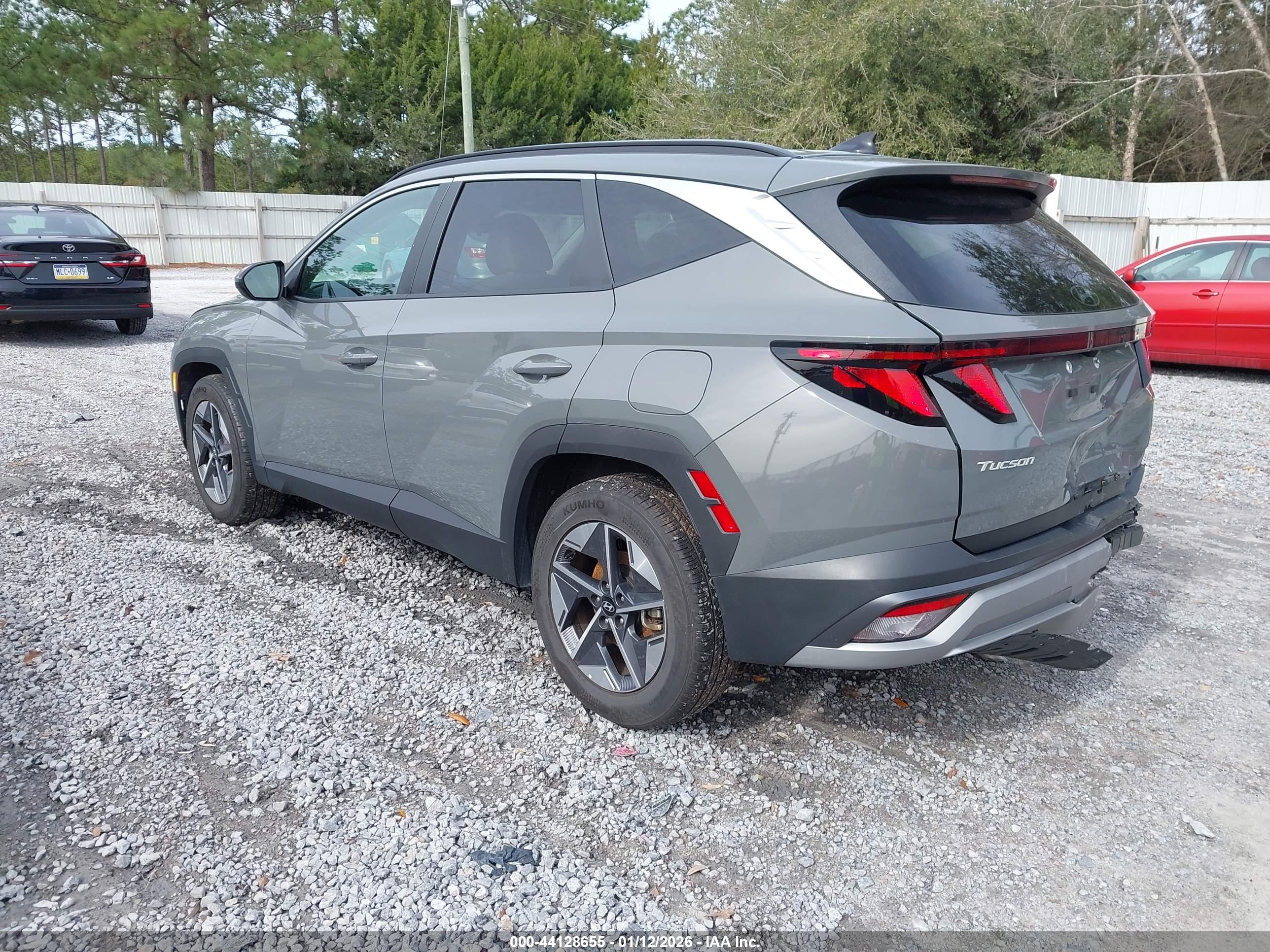 HYUNDAI TUCSON image 3