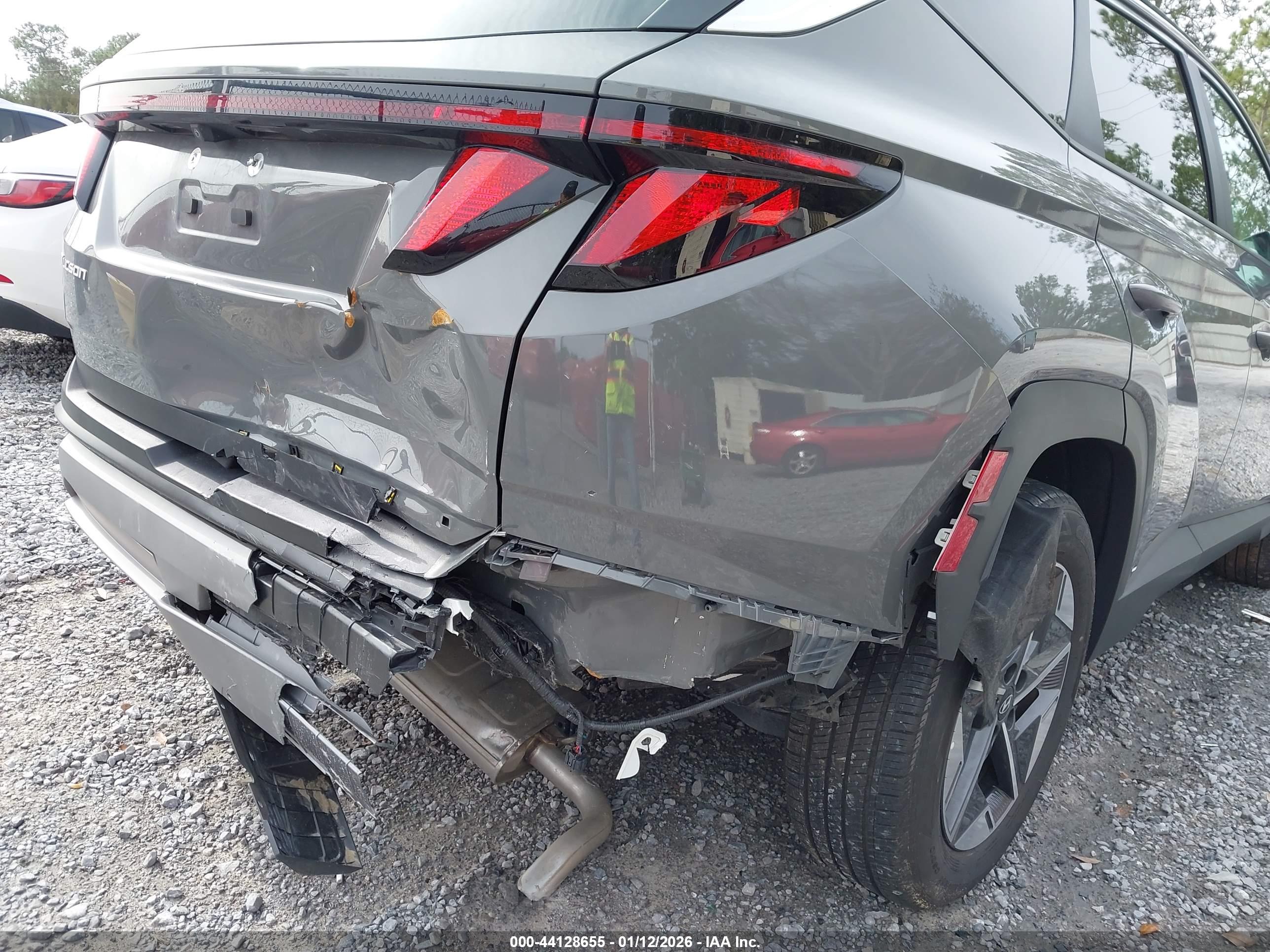 HYUNDAI TUCSON image 6