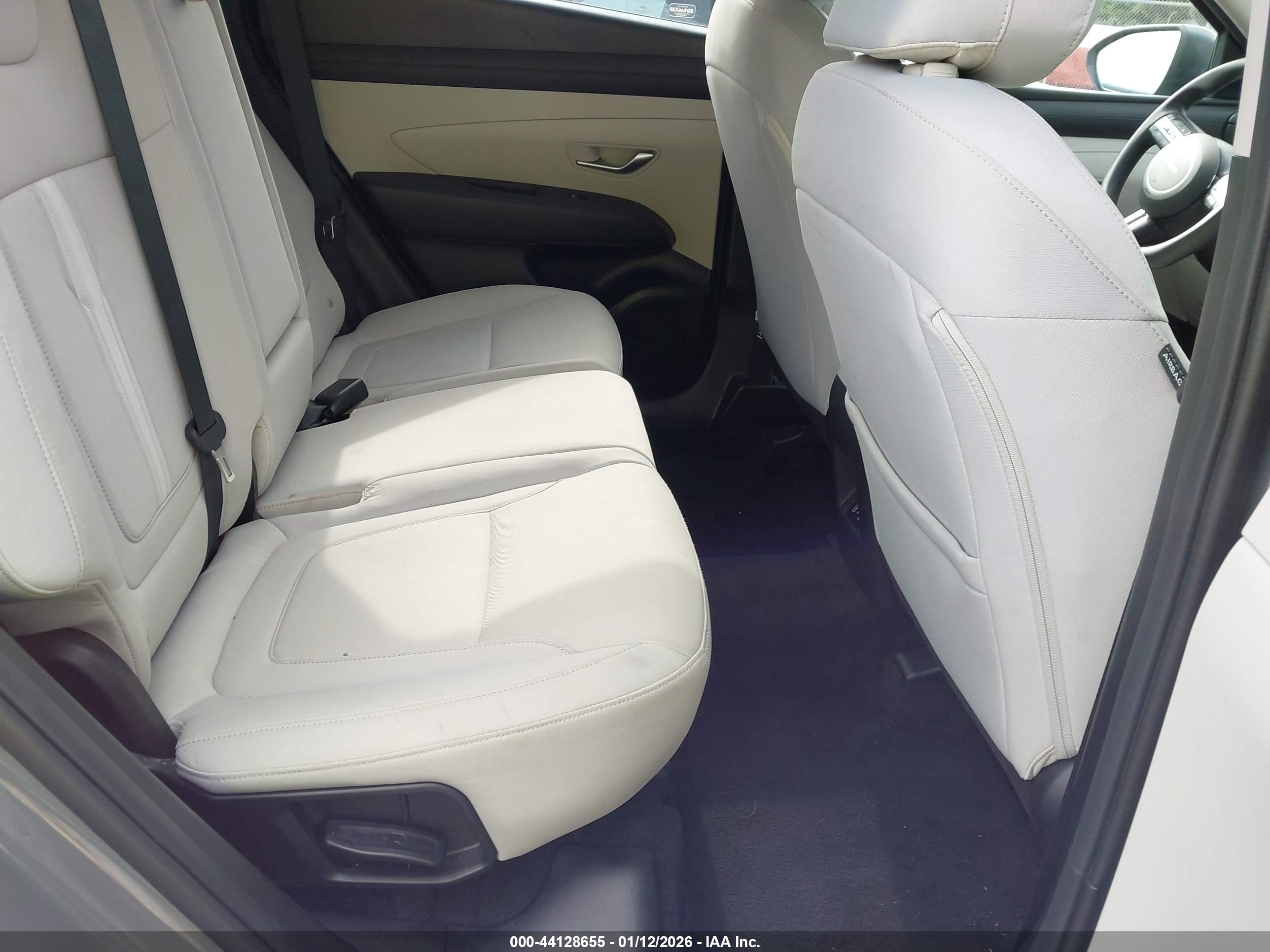 HYUNDAI TUCSON image 8