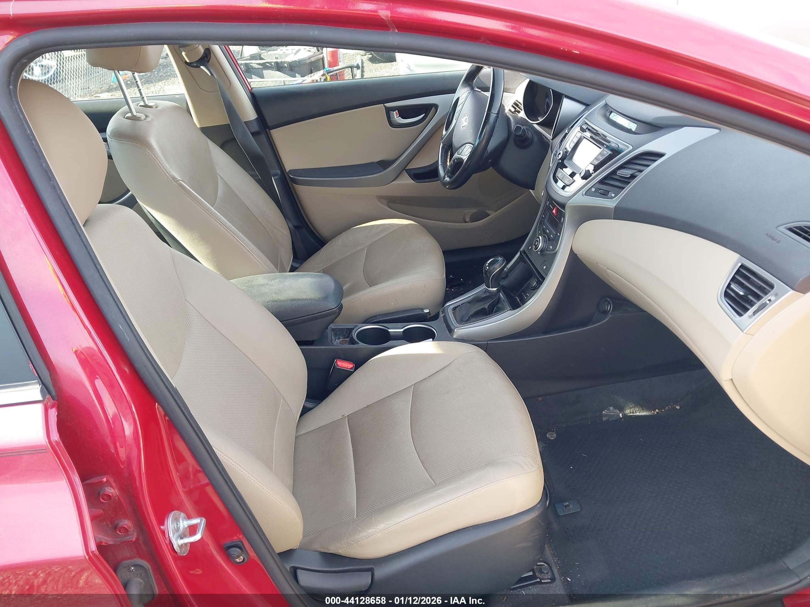 HYUNDAI ELANTRA image 5