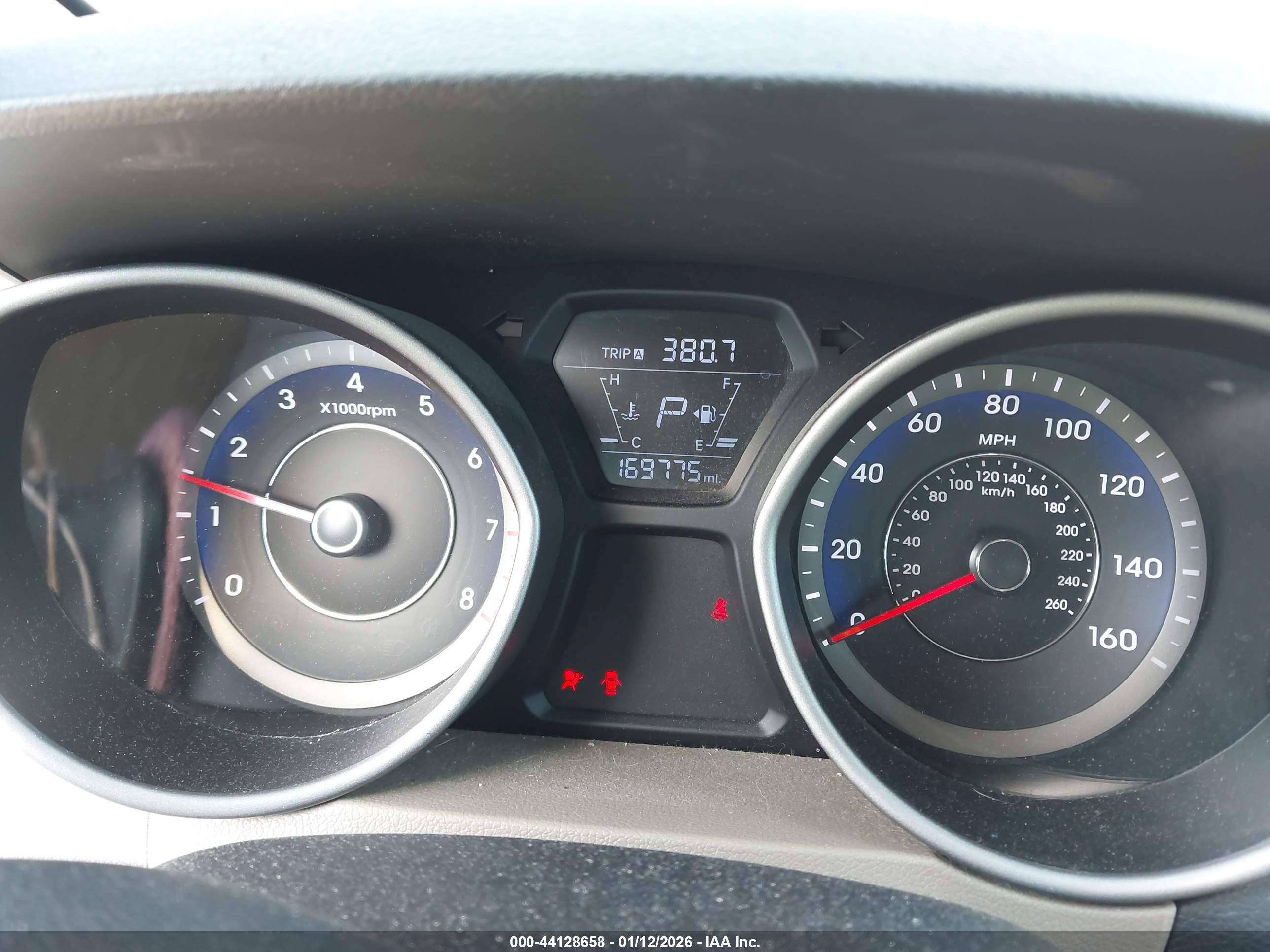 HYUNDAI ELANTRA image 7