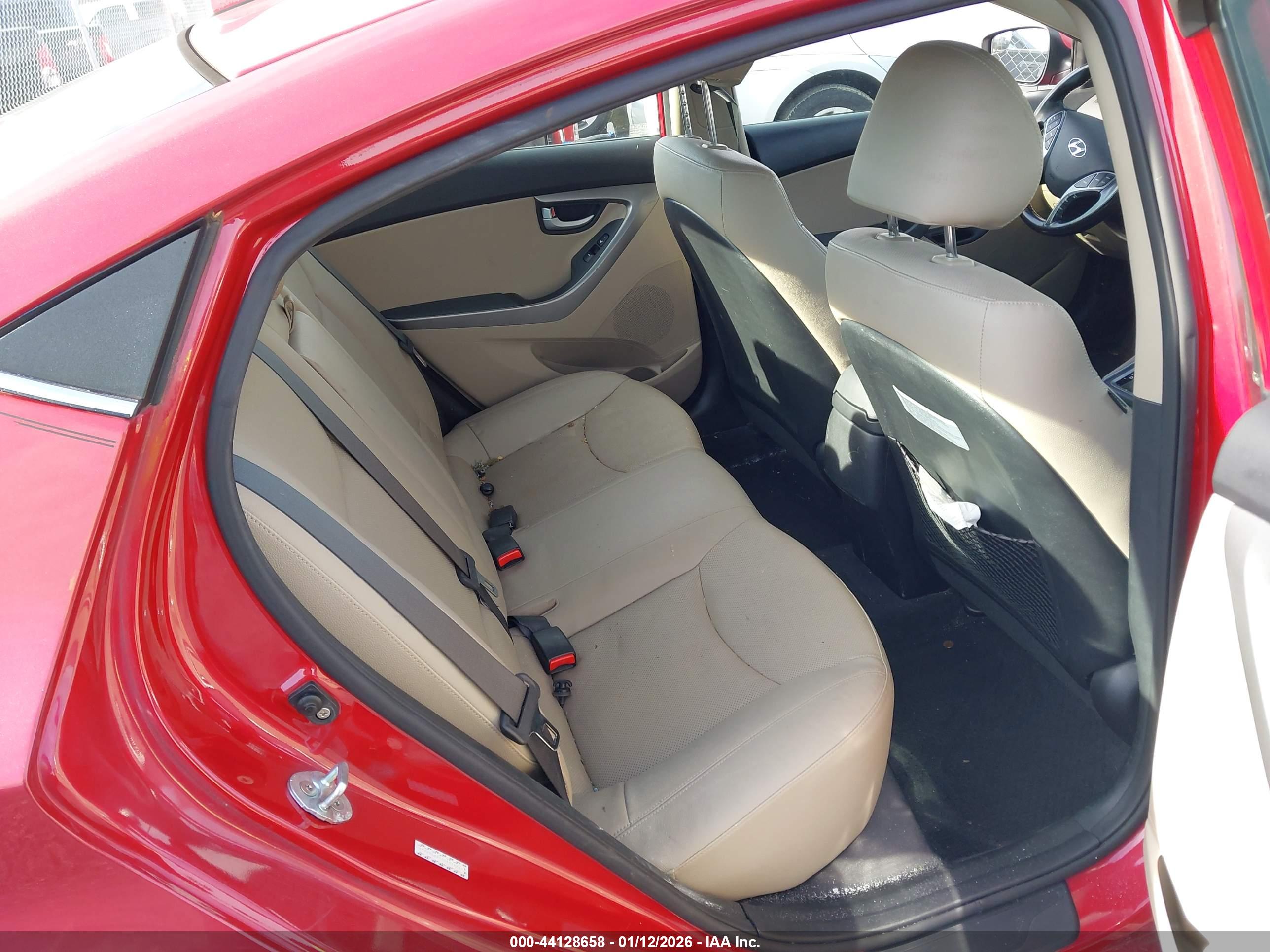 HYUNDAI ELANTRA image 8