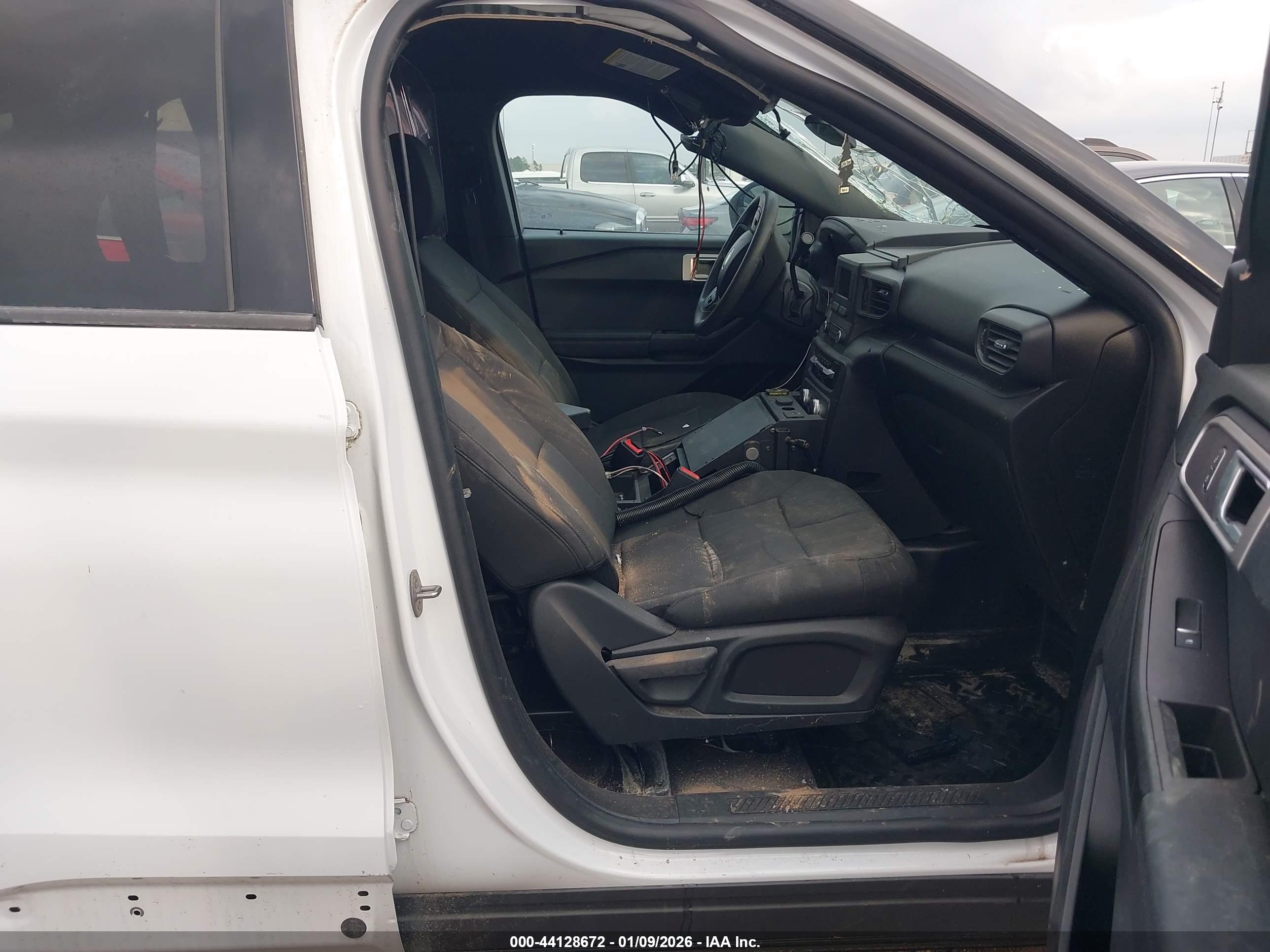 FORD EXPLORER image 5