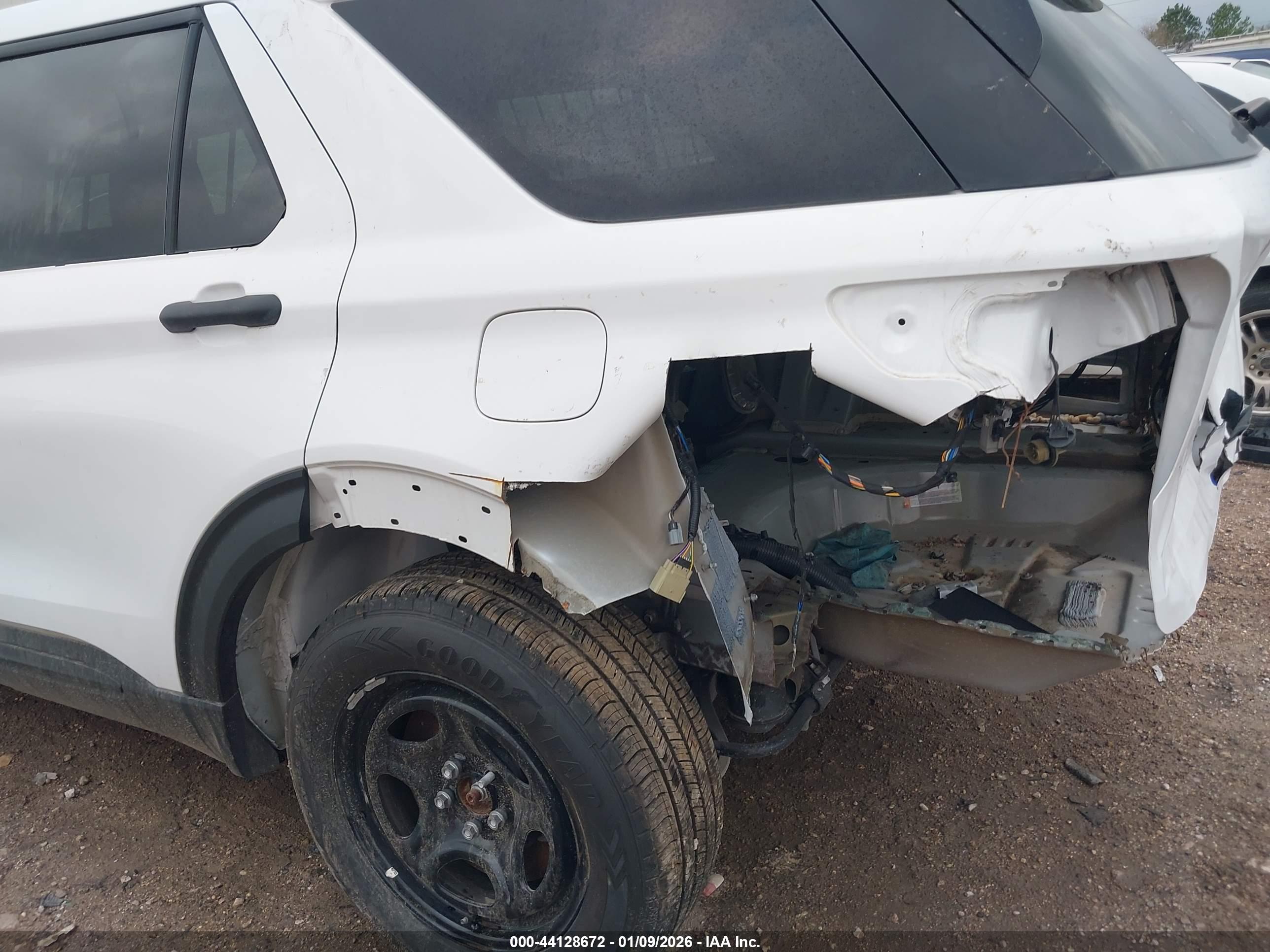 FORD EXPLORER image 6