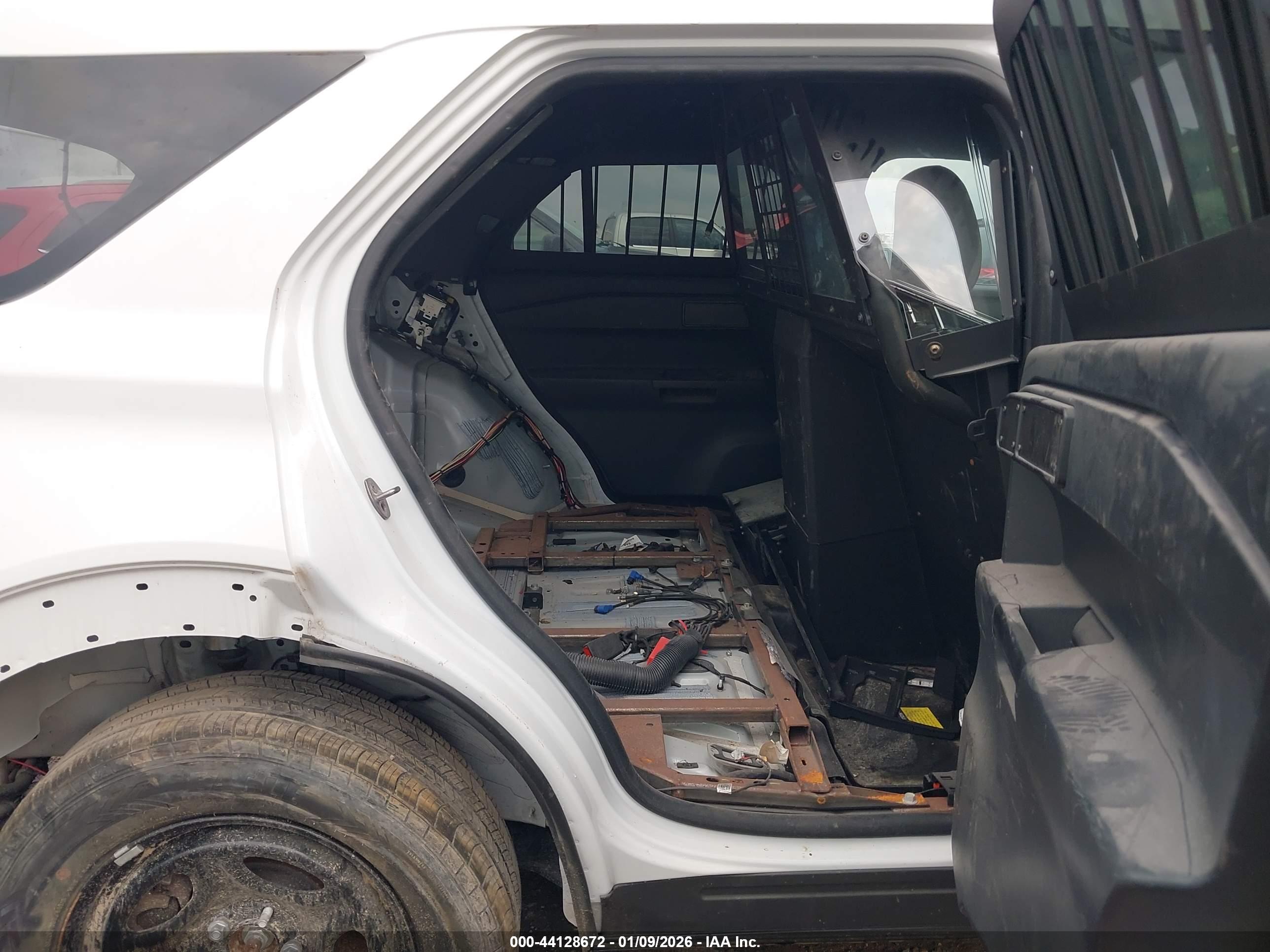 FORD EXPLORER image 8