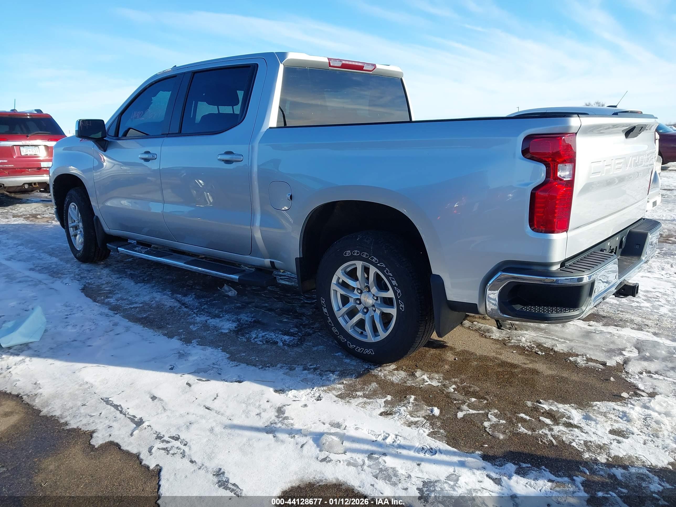CHEVROLET SILVERADO image 3