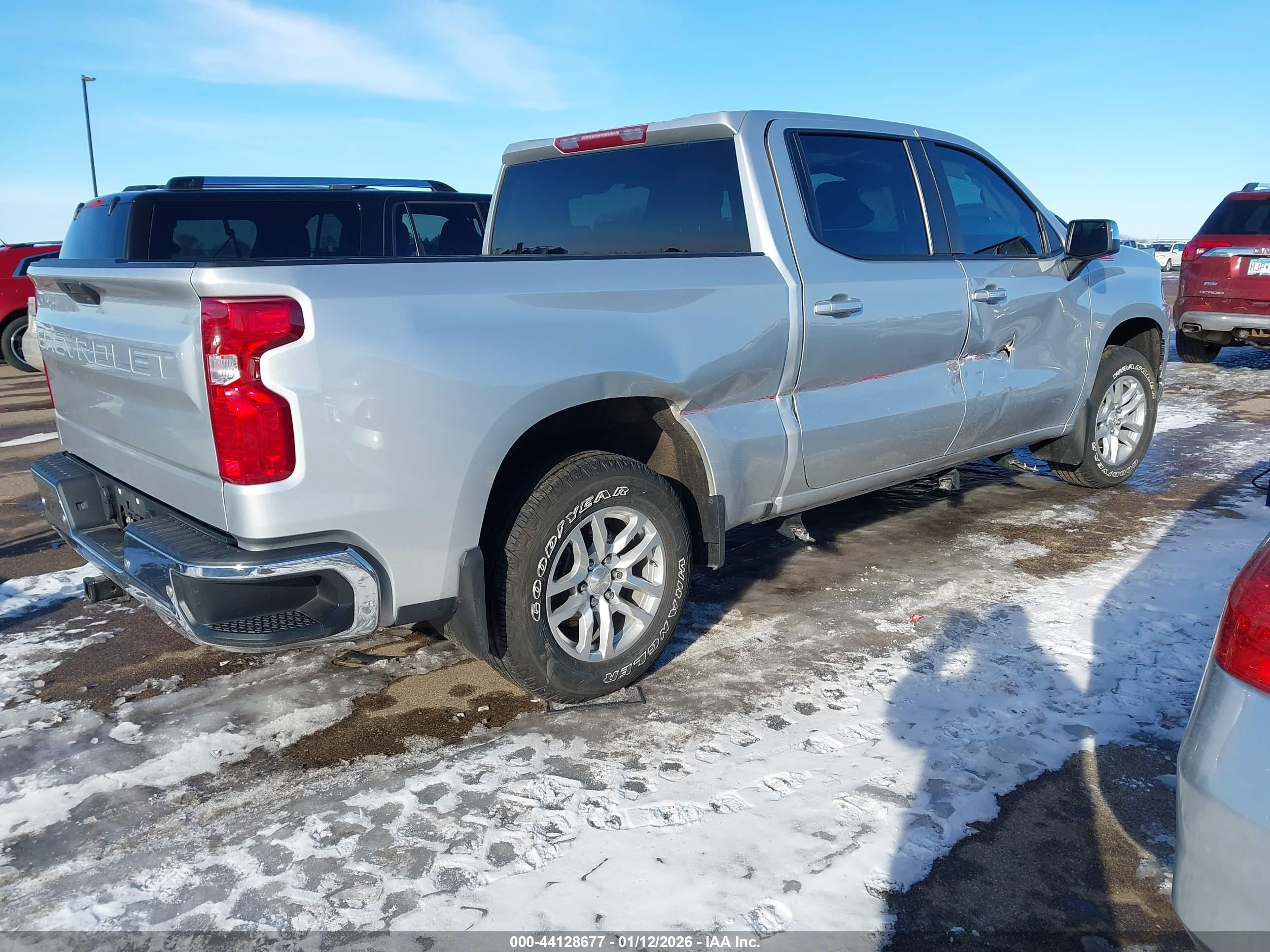 CHEVROLET SILVERADO image 4