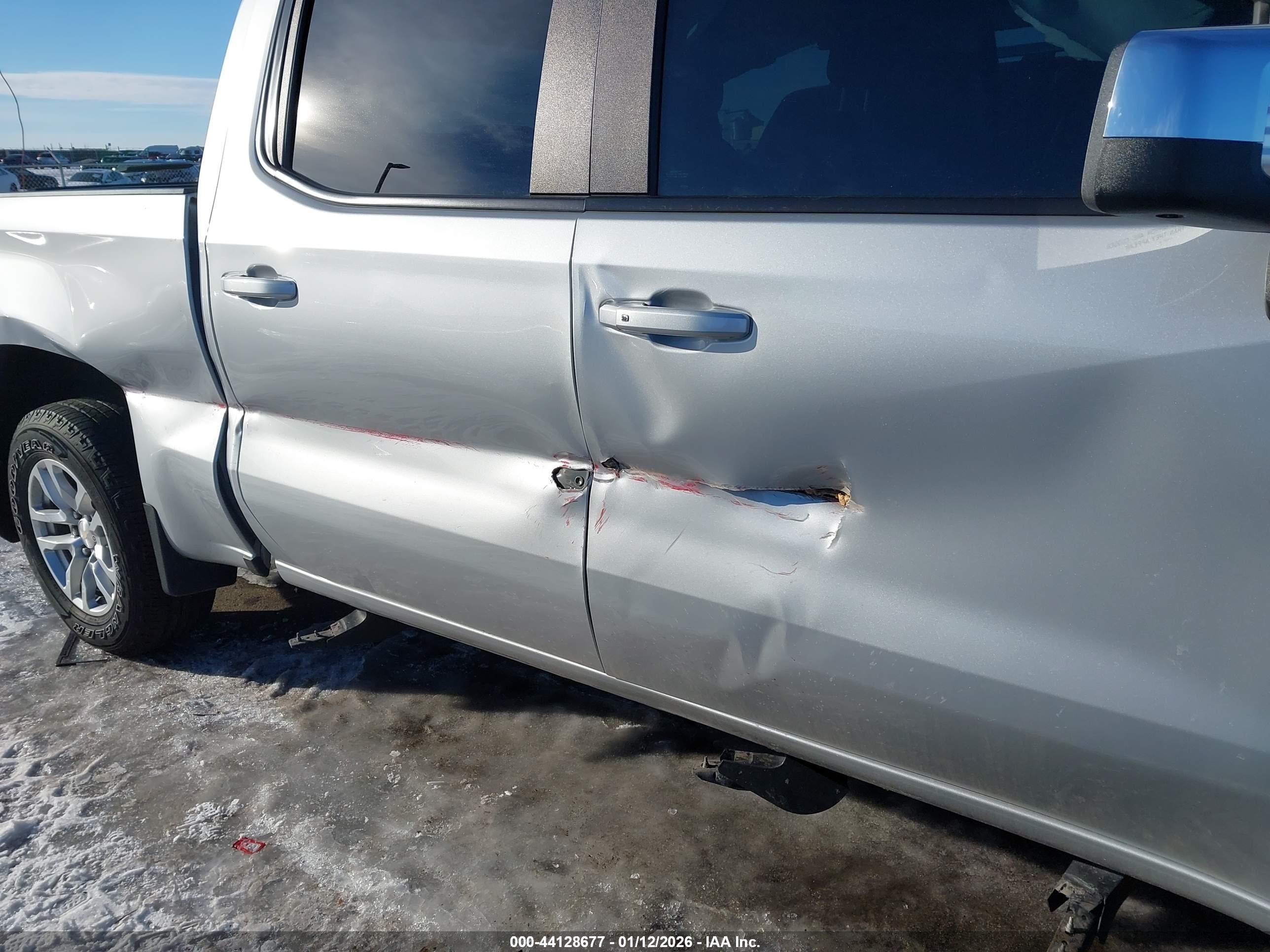 CHEVROLET SILVERADO image 6