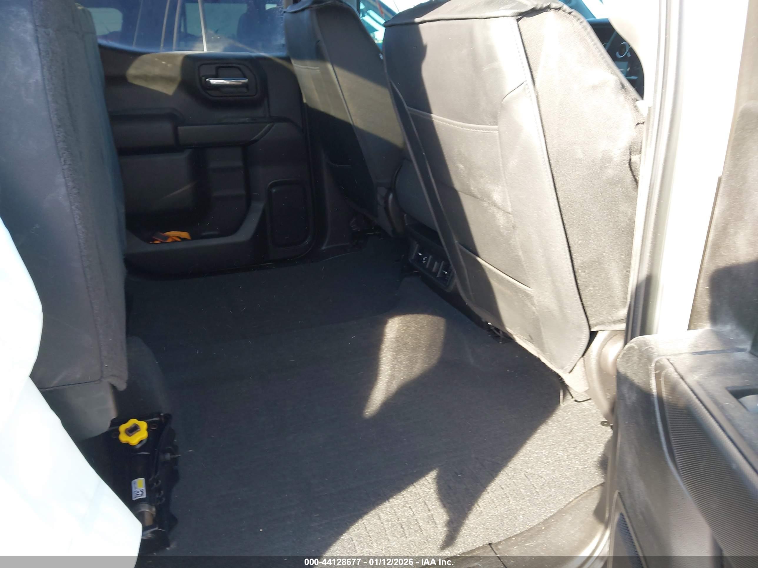 CHEVROLET SILVERADO image 8