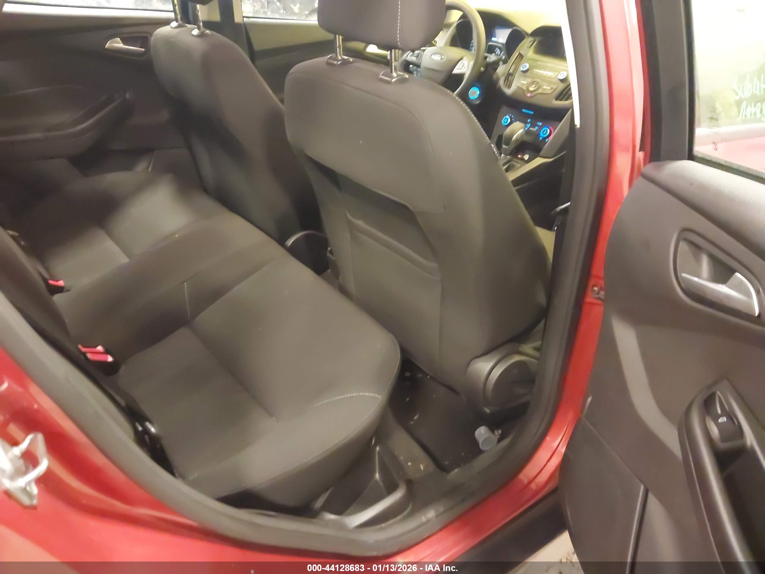 FORD FOCUS image 8