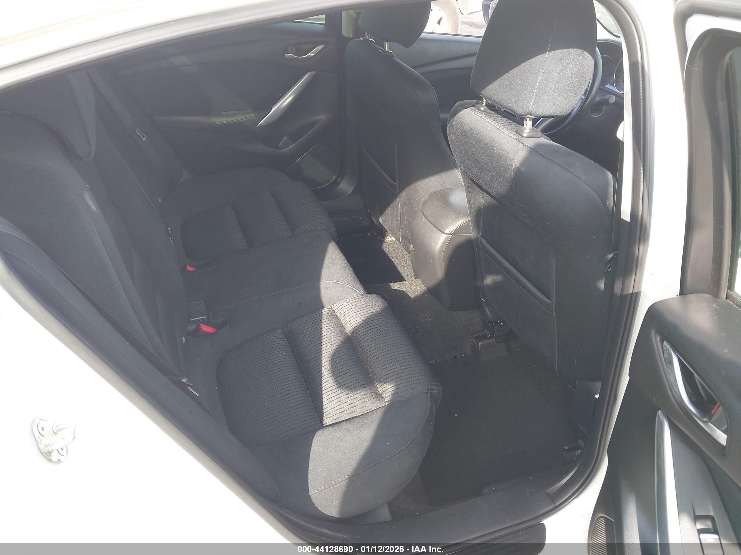MAZDA 6 image 8