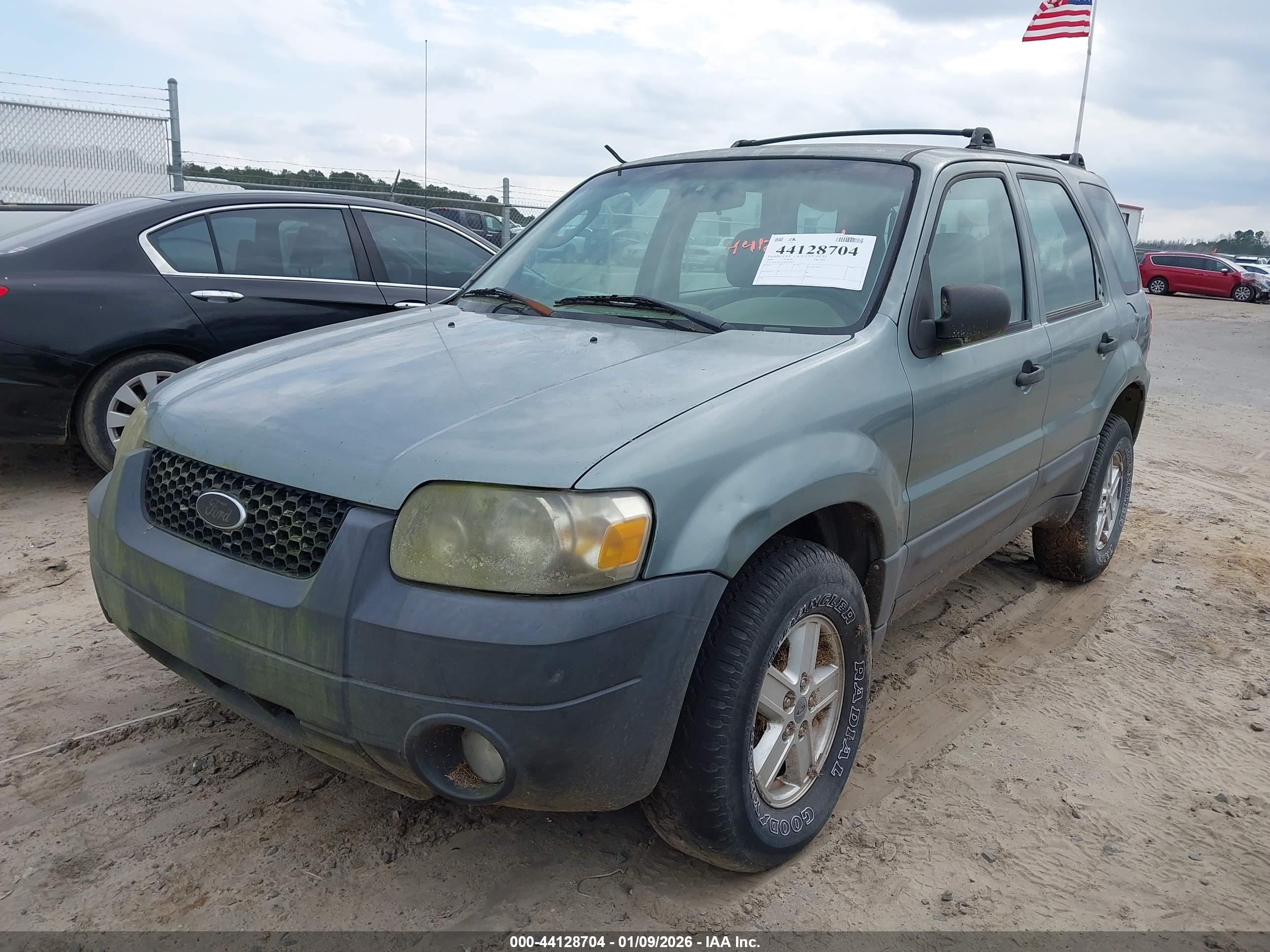 FORD ESCAPE image 2