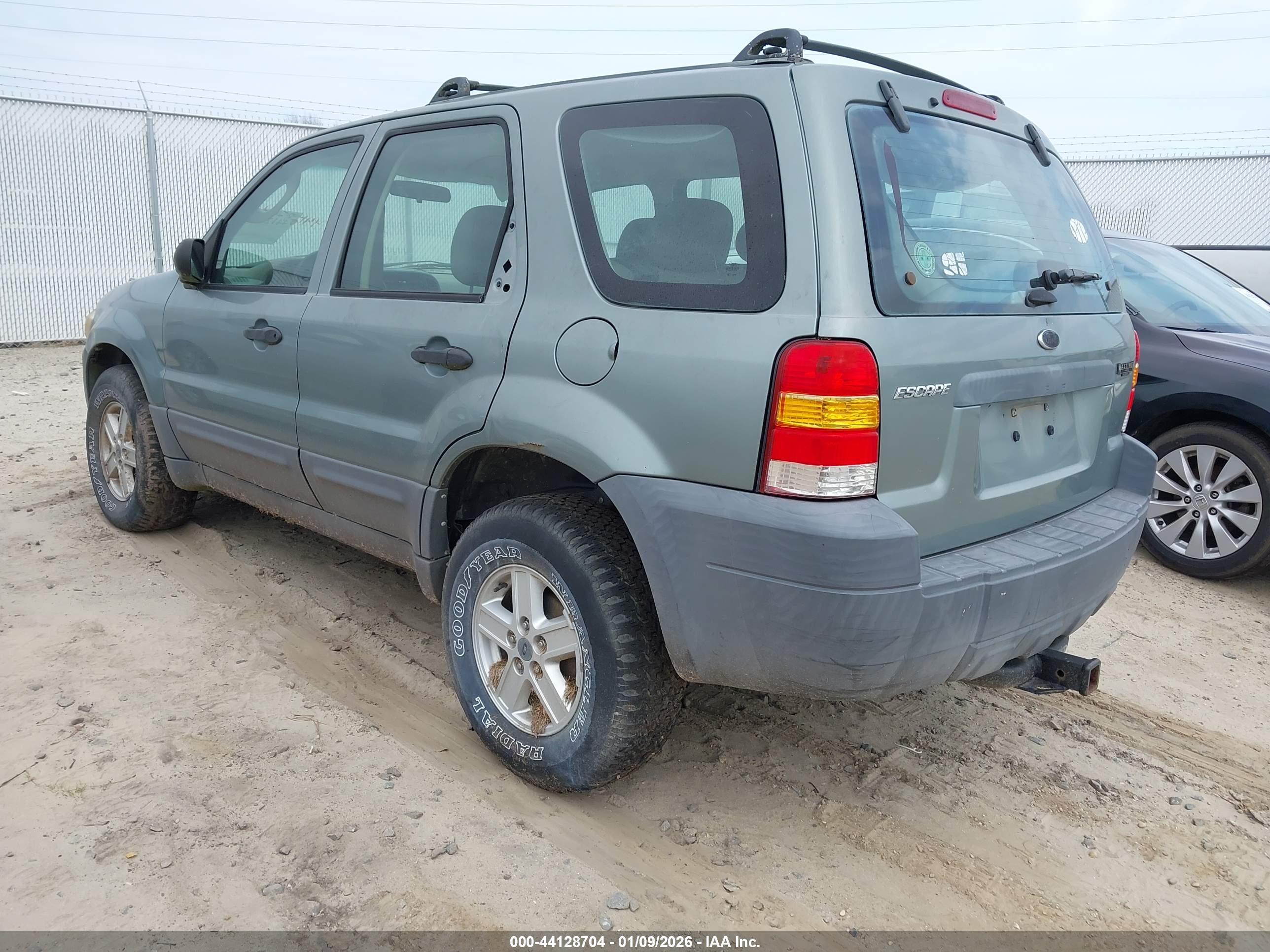 FORD ESCAPE image 3