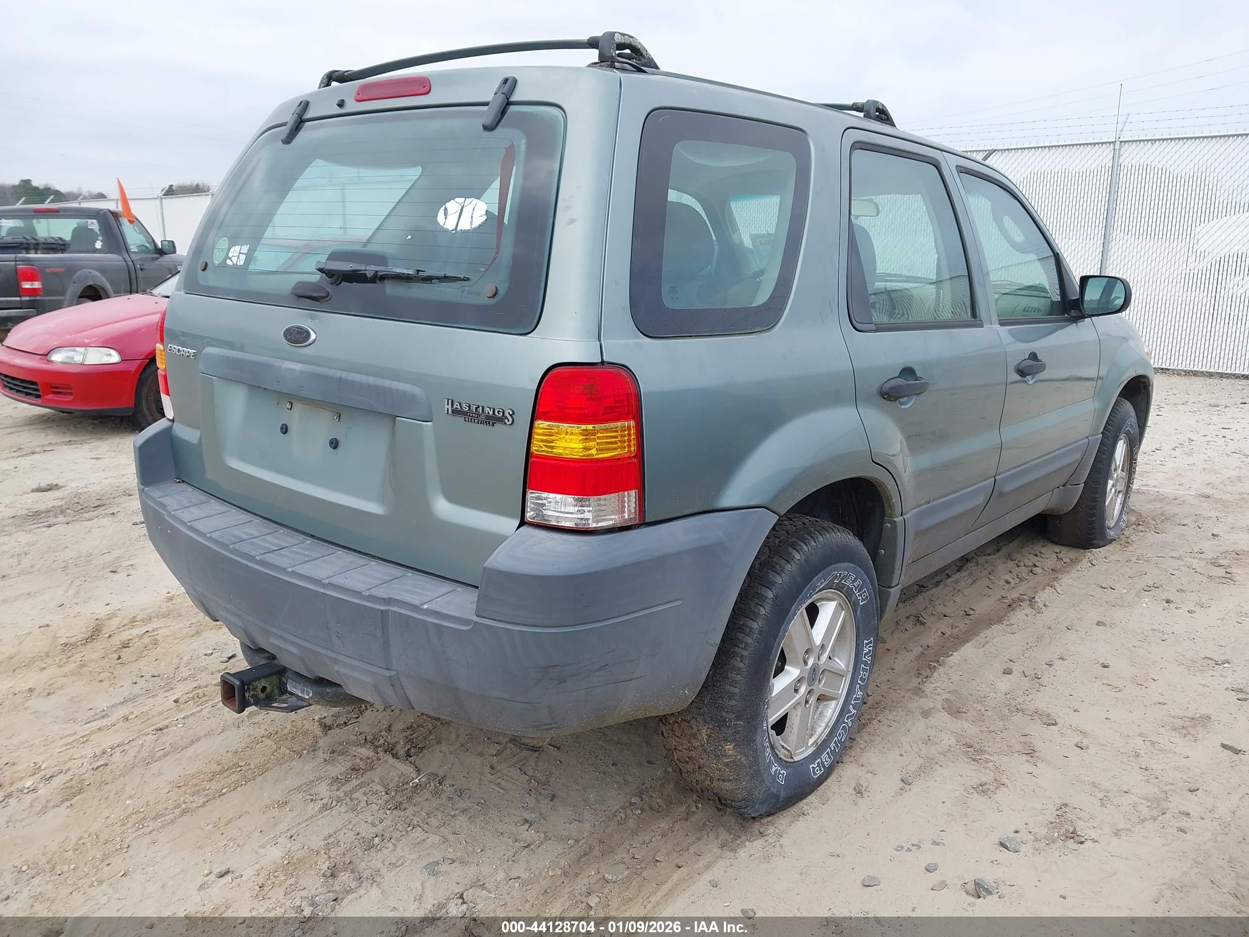 FORD ESCAPE image 4