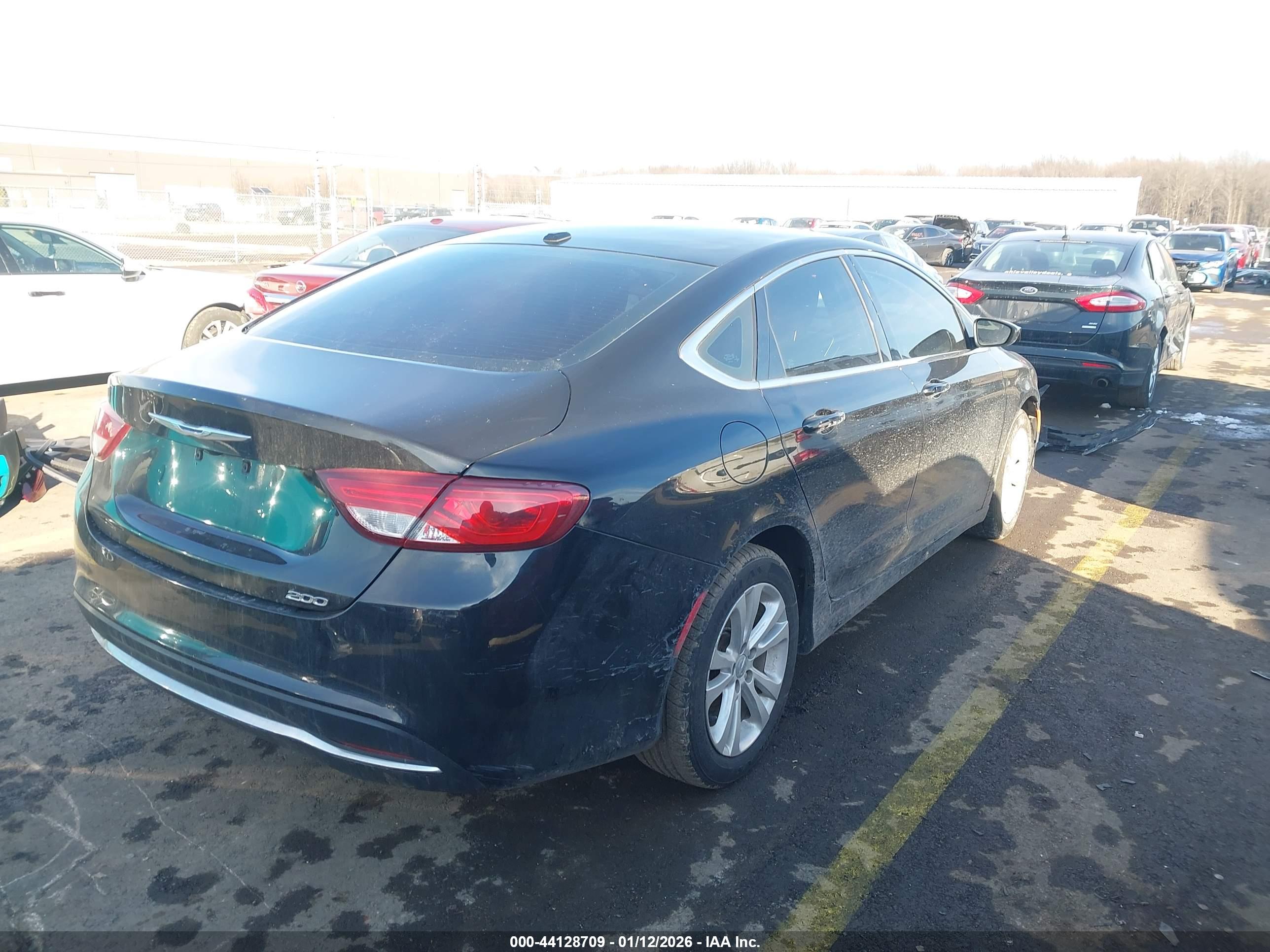 CHRYSLER 200 image 4