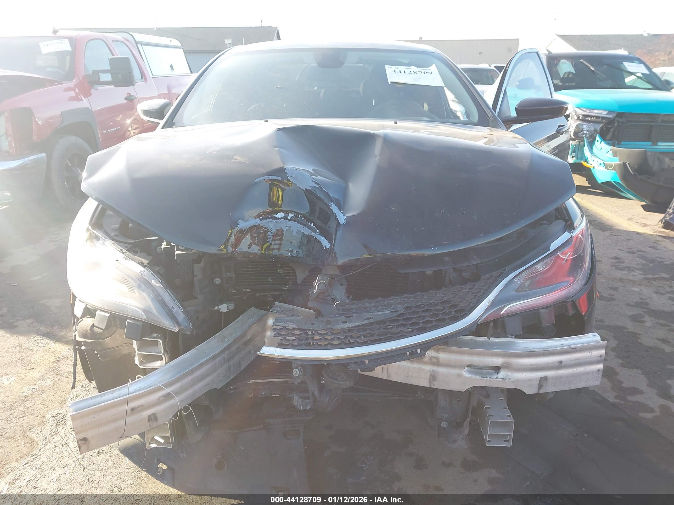 CHRYSLER 200 image 6