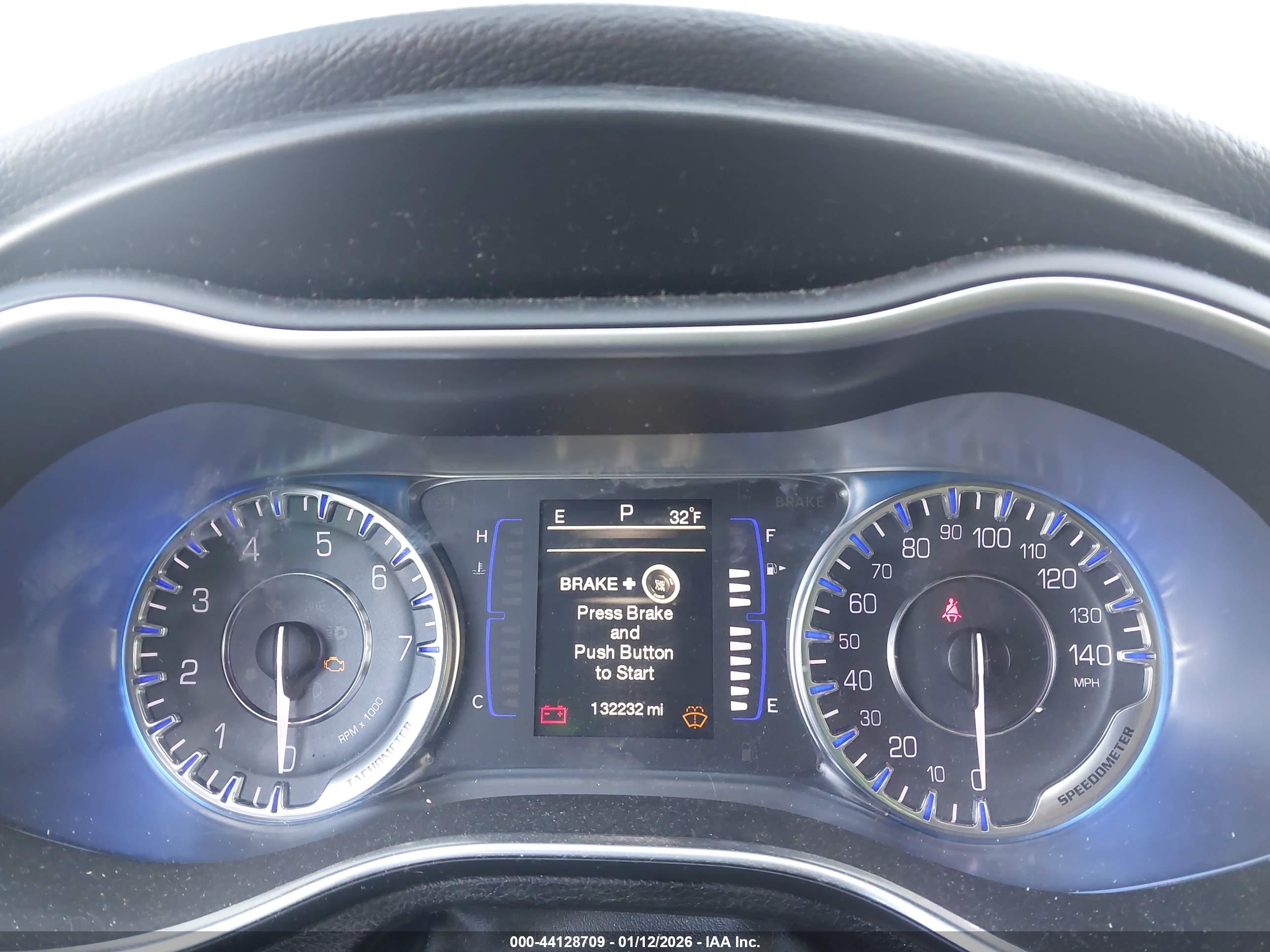 CHRYSLER 200 image 7