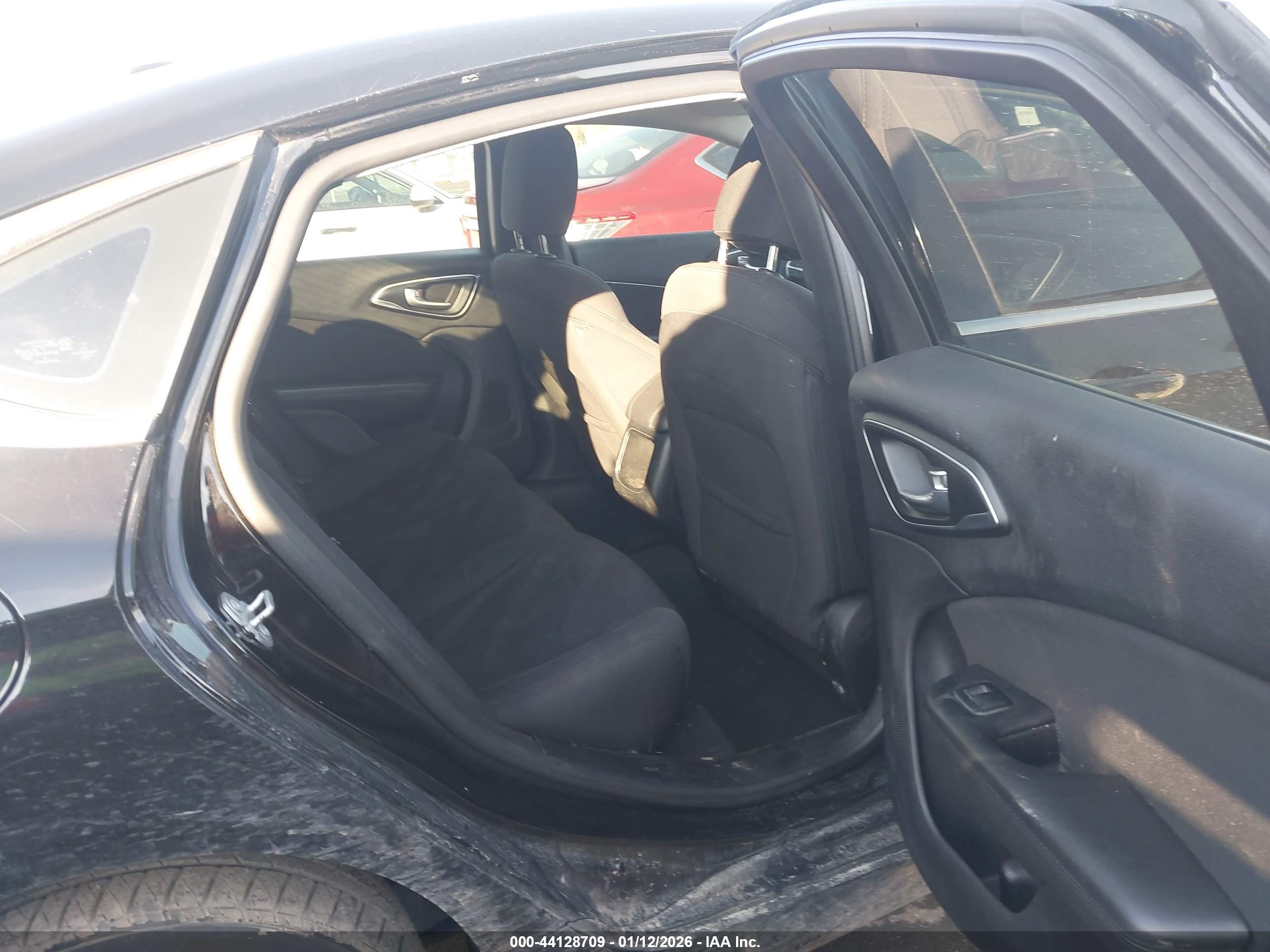 CHRYSLER 200 image 8
