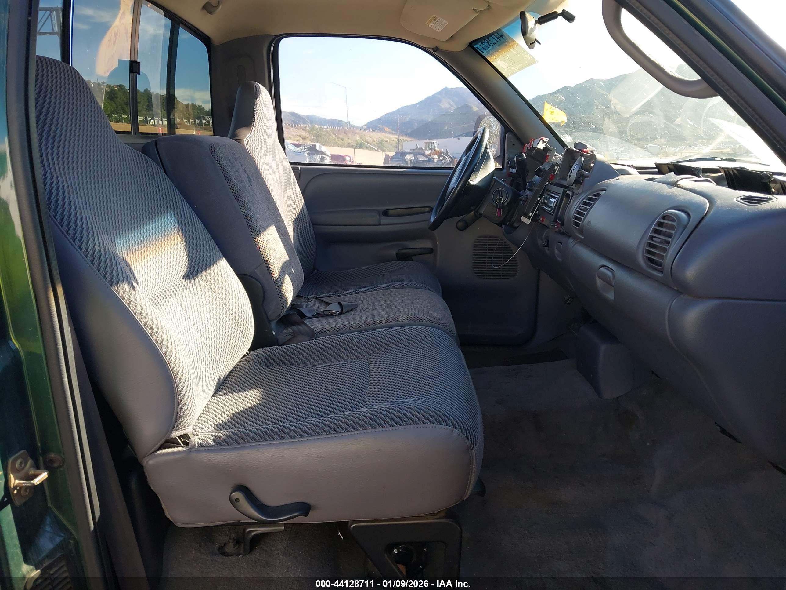 DODGE RAM image 5
