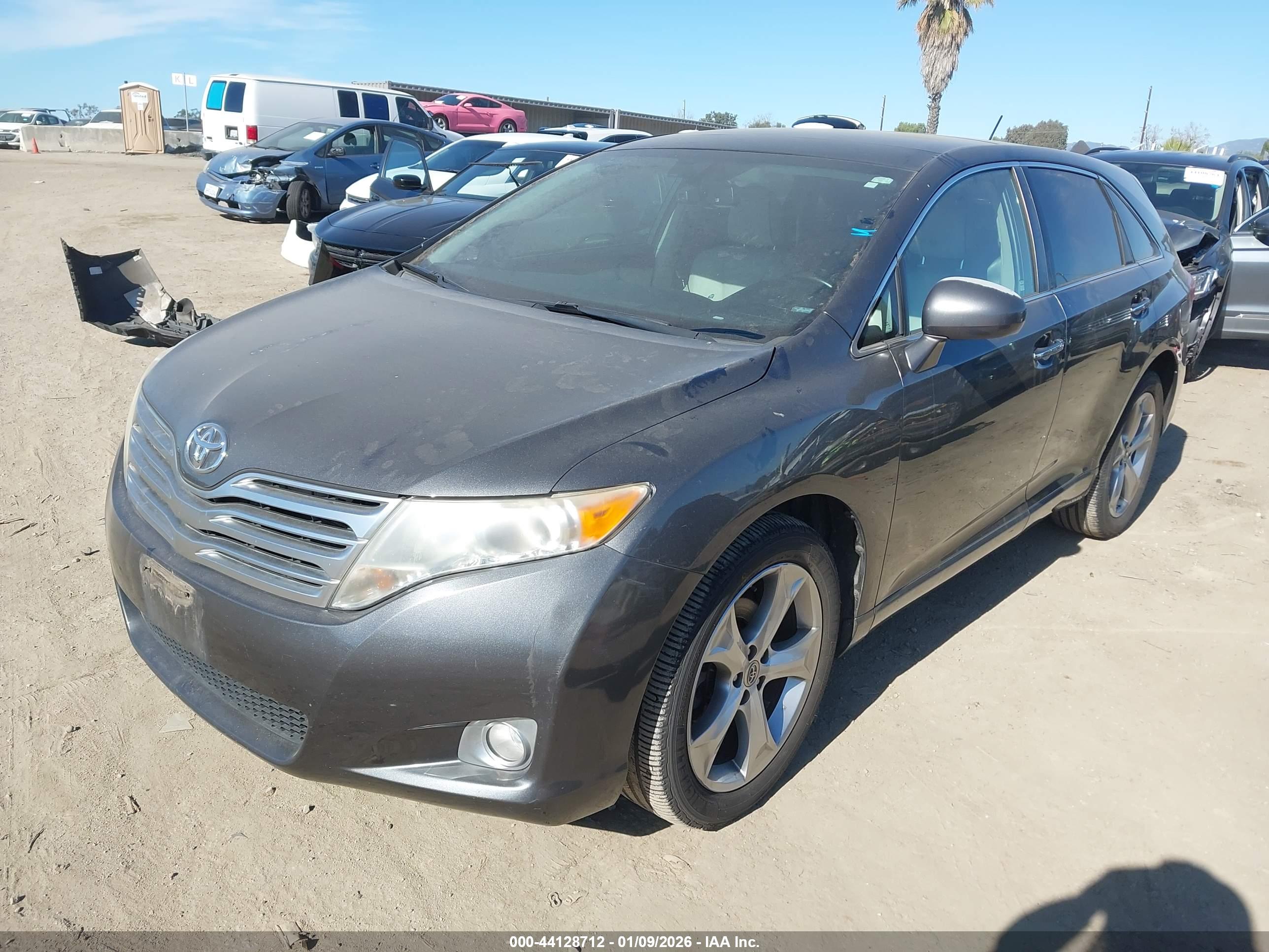 TOYOTA VENZA image 2