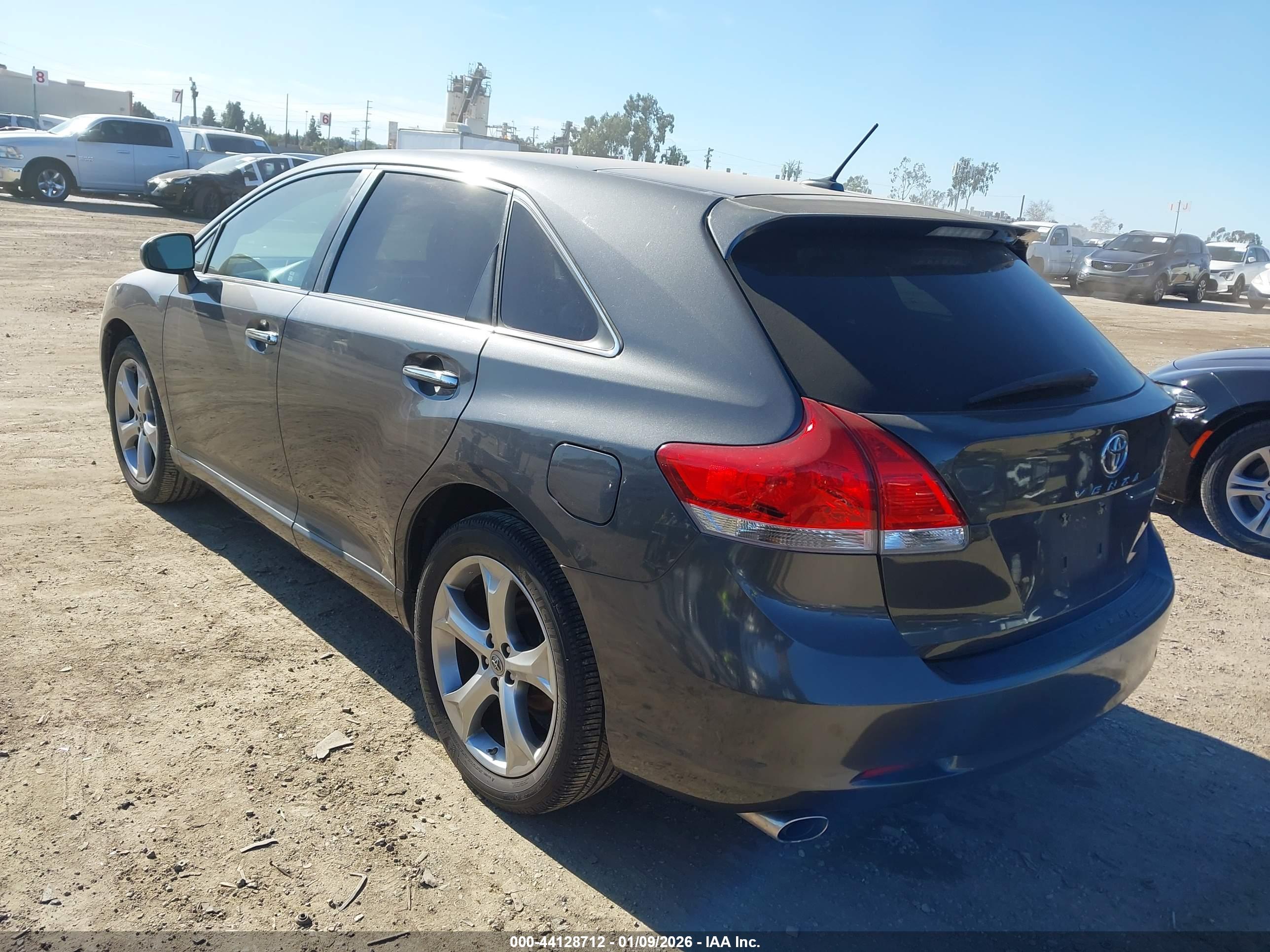 TOYOTA VENZA image 3