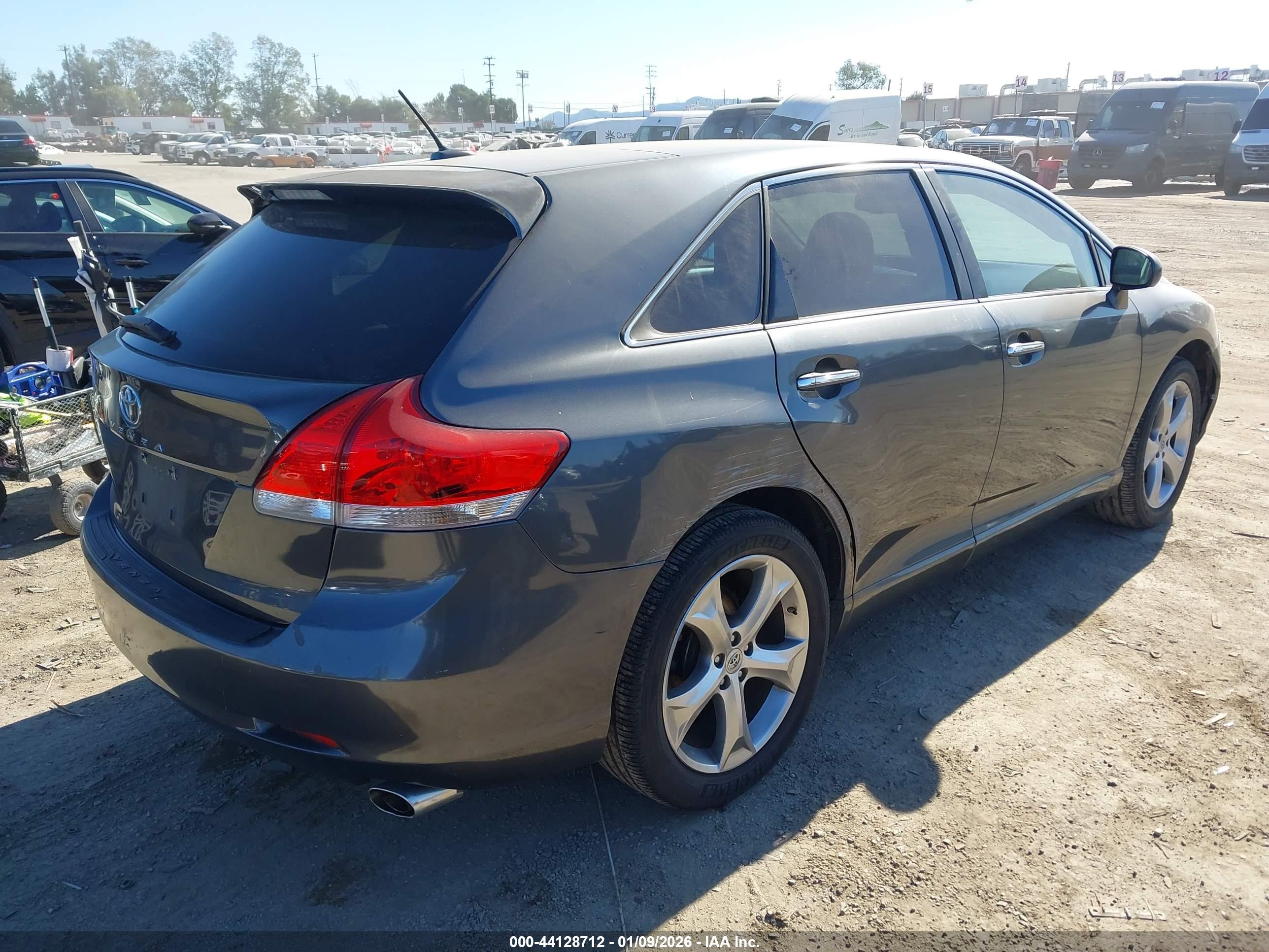 TOYOTA VENZA image 4