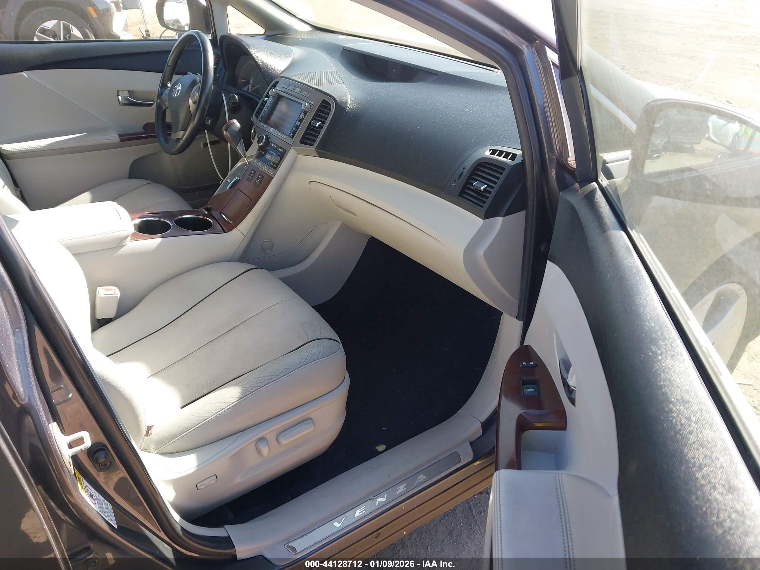 TOYOTA VENZA image 5